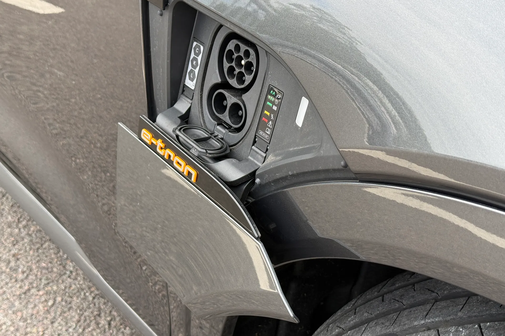 Audi e-tron thumbnail image number 5