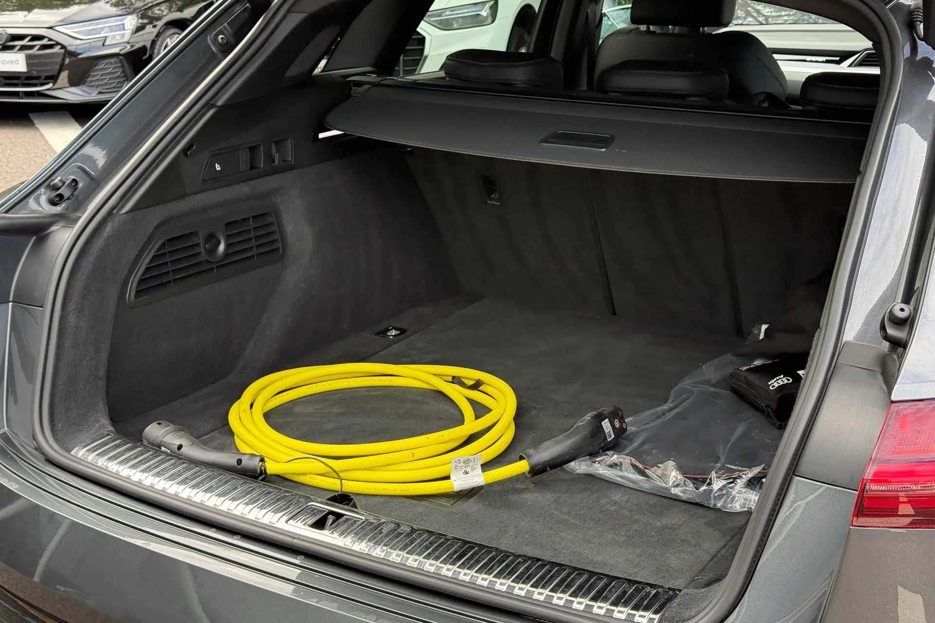 Audi e-tron thumbnail image number 41