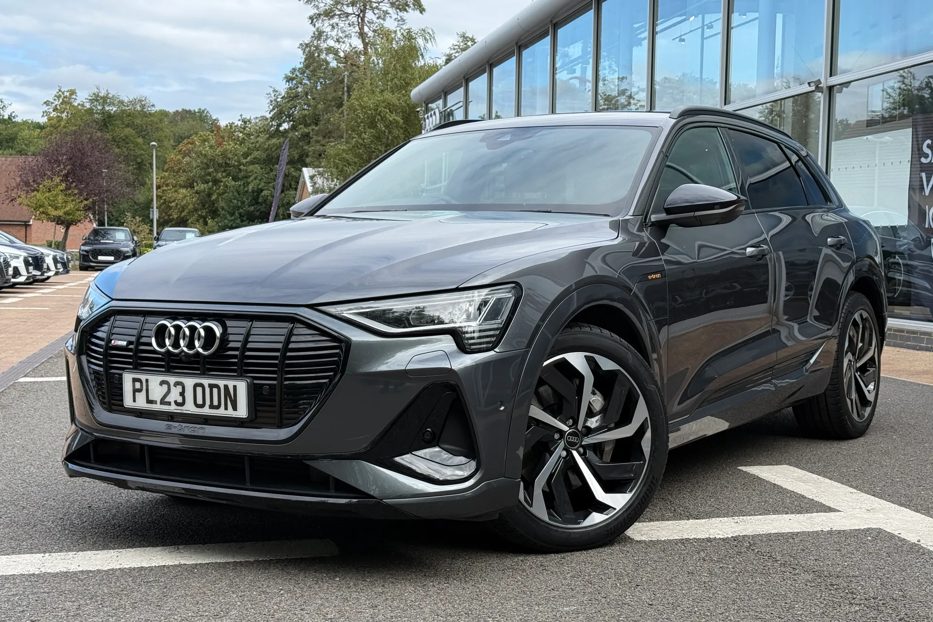 Audi e-tron thumbnail image number 53
