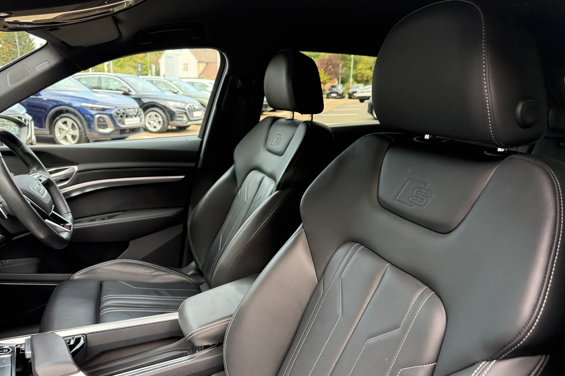 Audi e-tron thumbnail image number 49