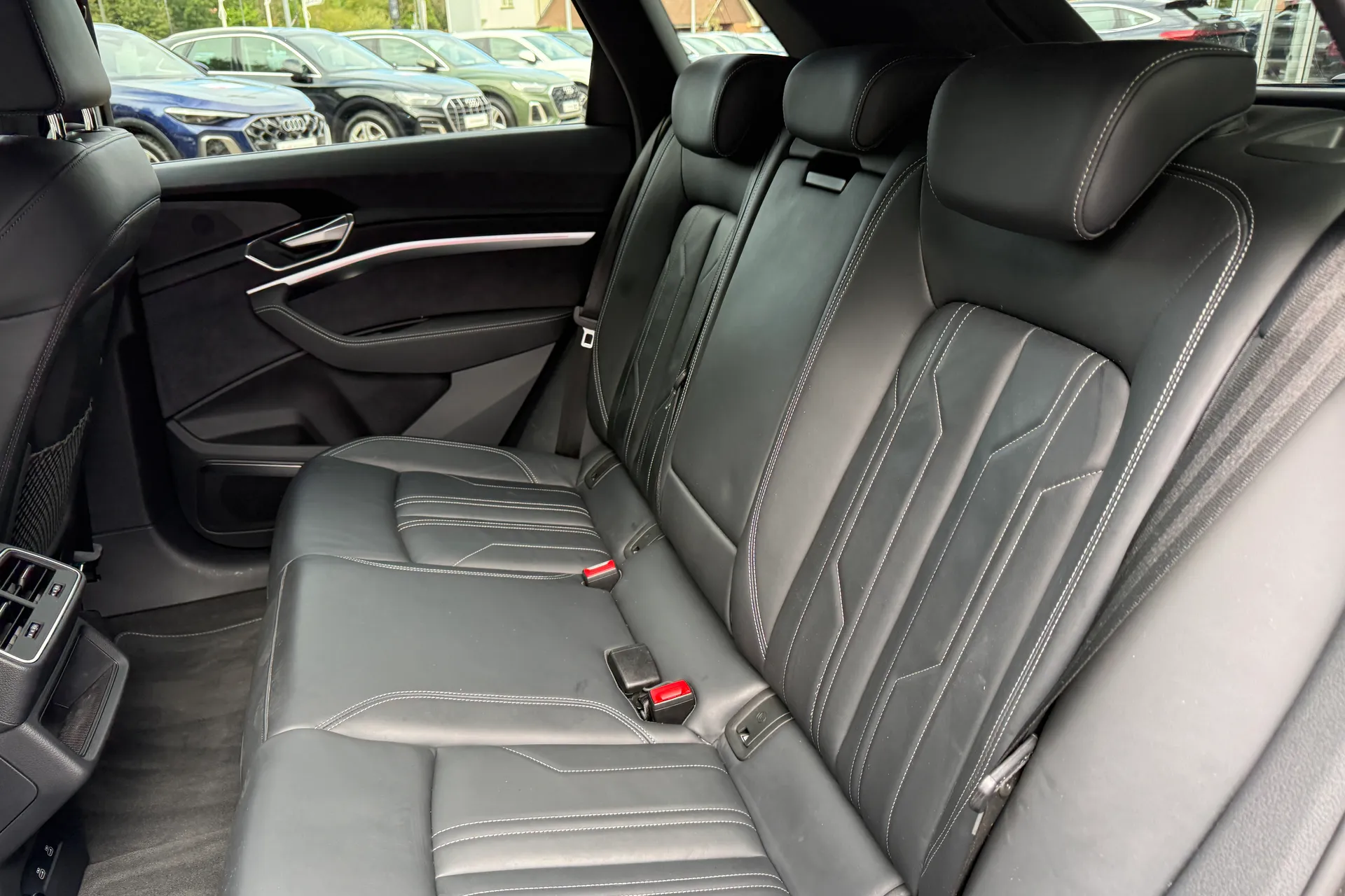 Audi e-tron thumbnail image number 46