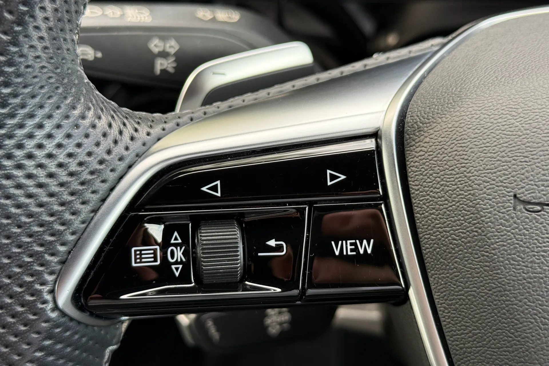 Audi e-tron thumbnail image number 14