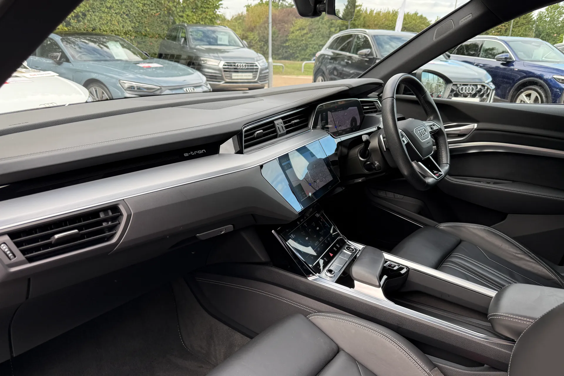 Audi e-tron thumbnail image number 48