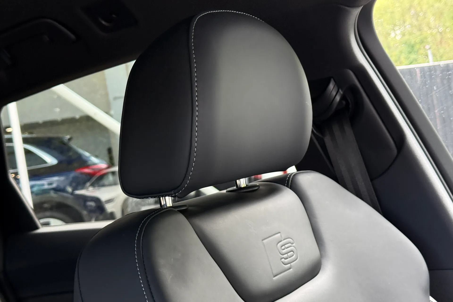 Audi e-tron thumbnail image number 22