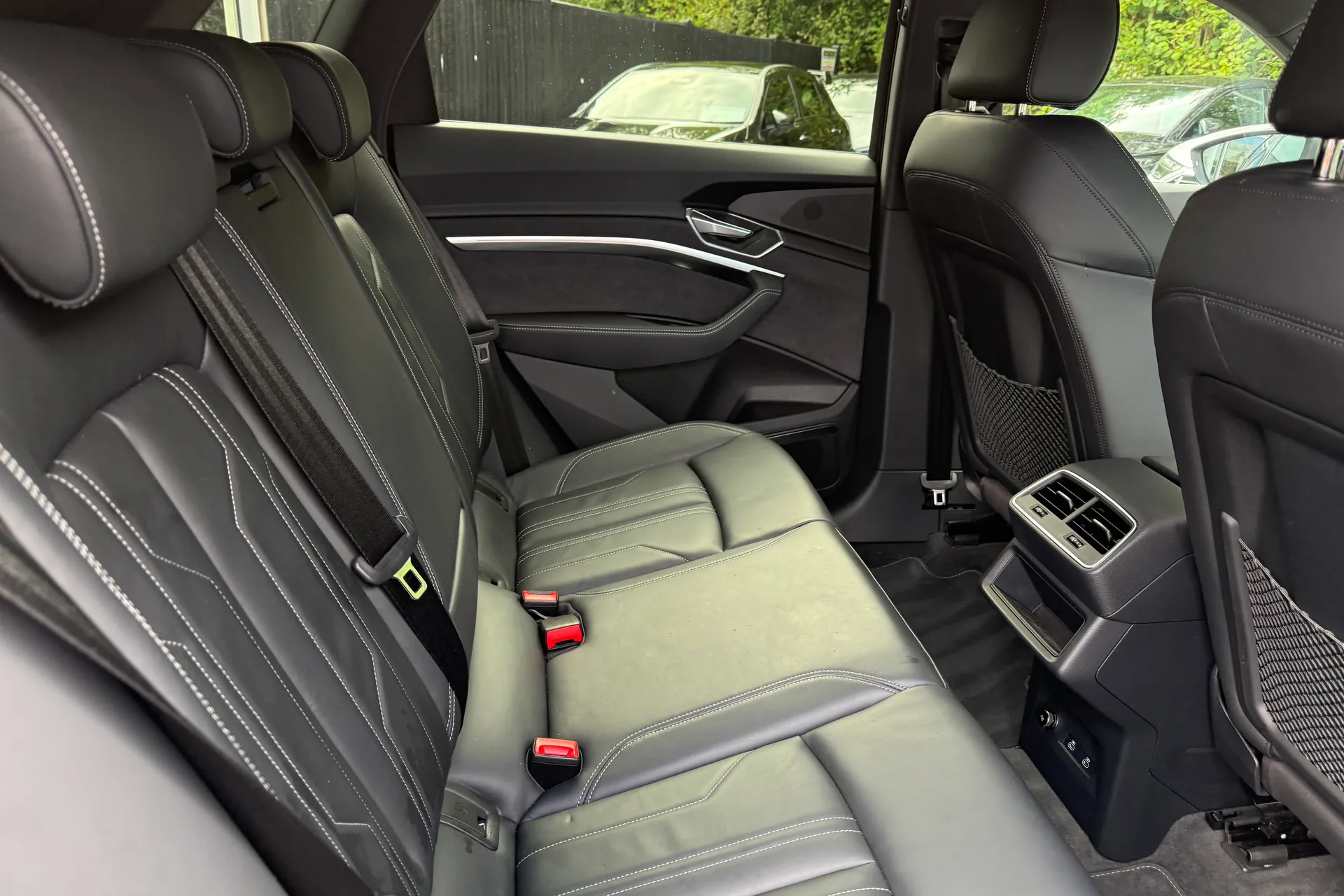 Audi e-tron thumbnail image number 31