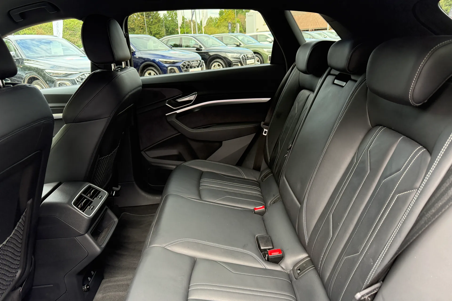 Audi e-tron thumbnail image number 47