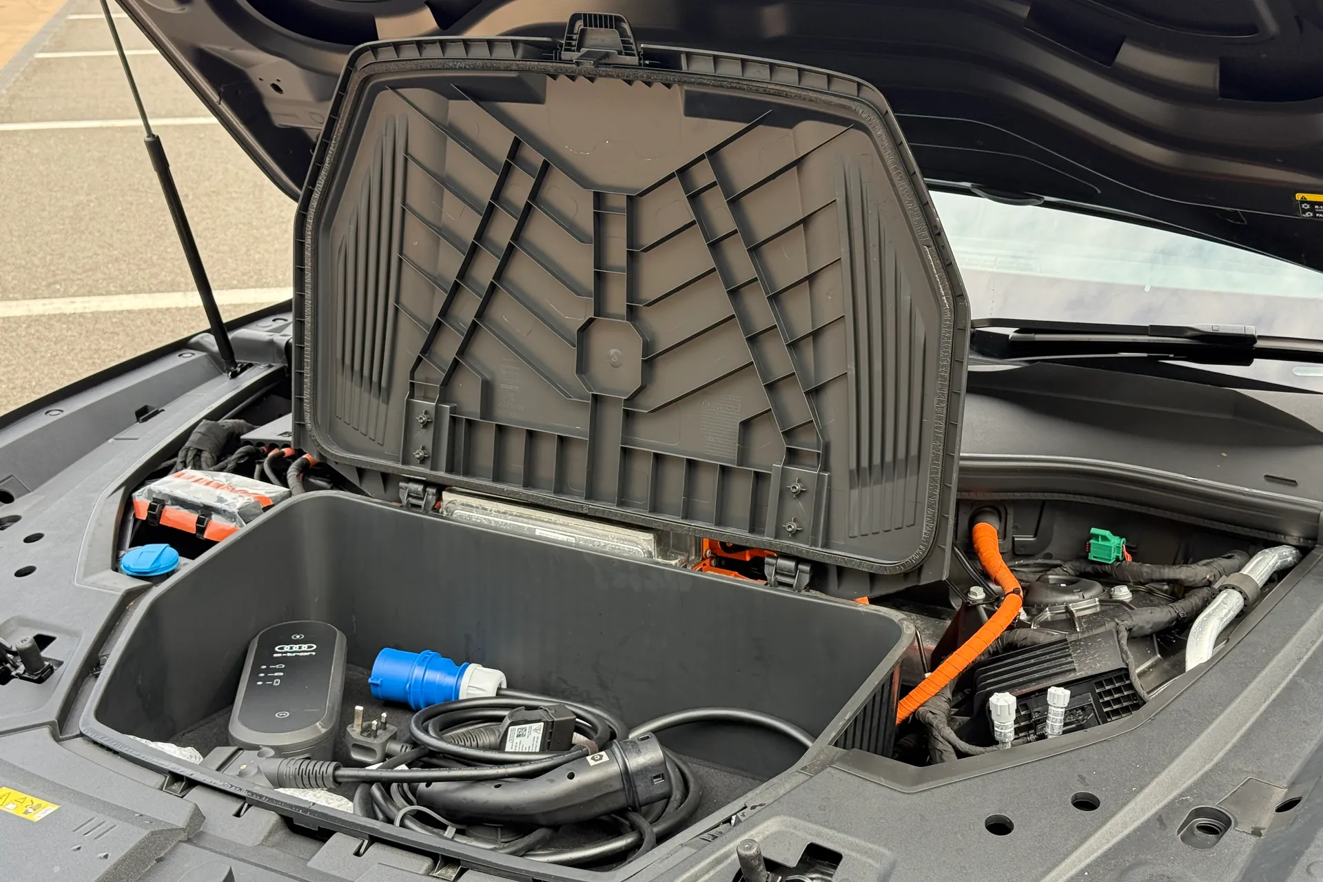 Audi e-tron thumbnail image number 51