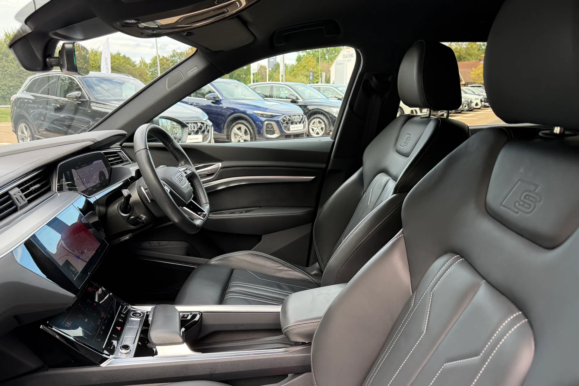 Audi e-tron thumbnail image number 50