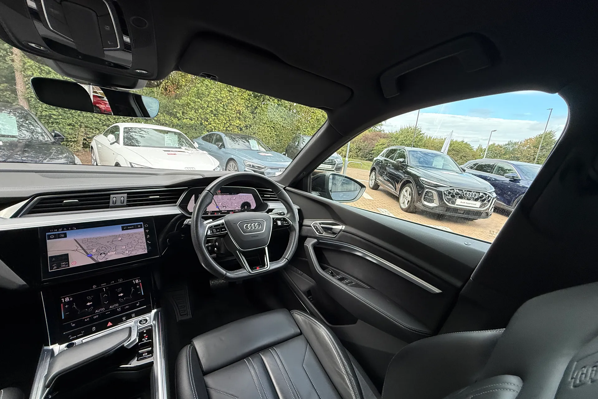 Audi e-tron thumbnail image number 35