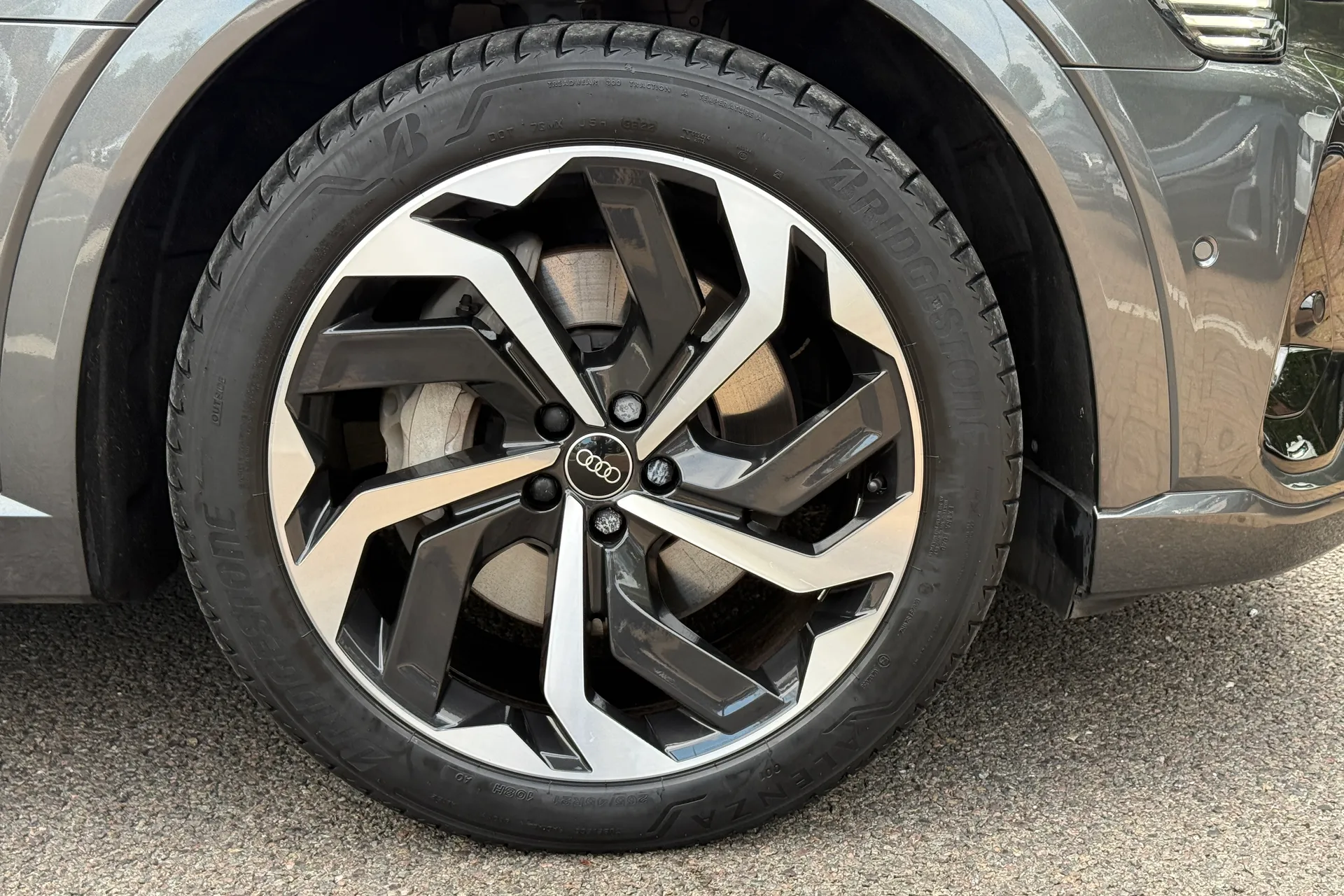 Audi e-tron thumbnail image number 29