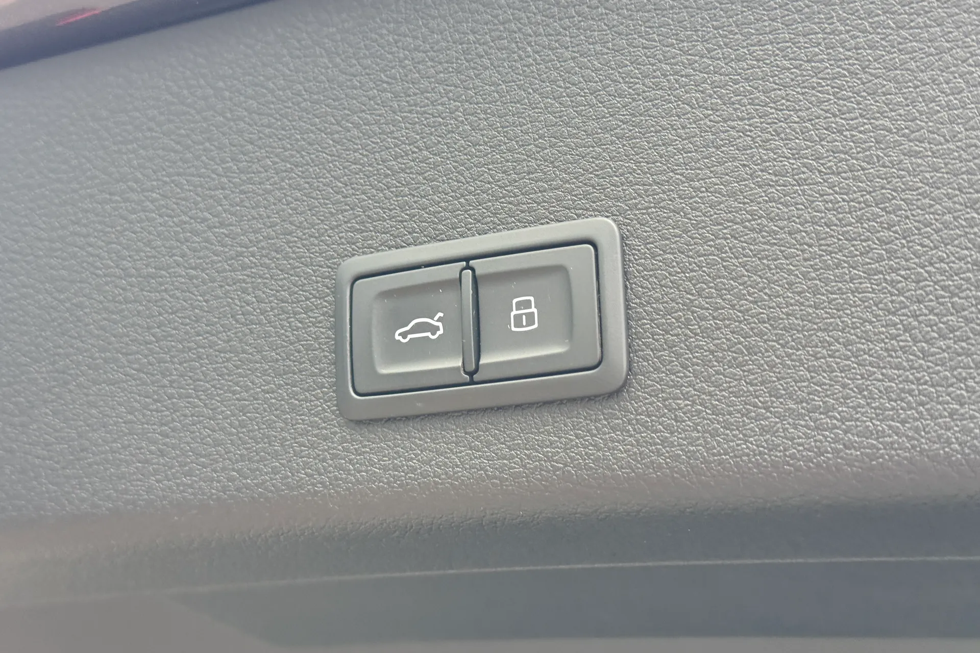 Audi e-tron thumbnail image number 42