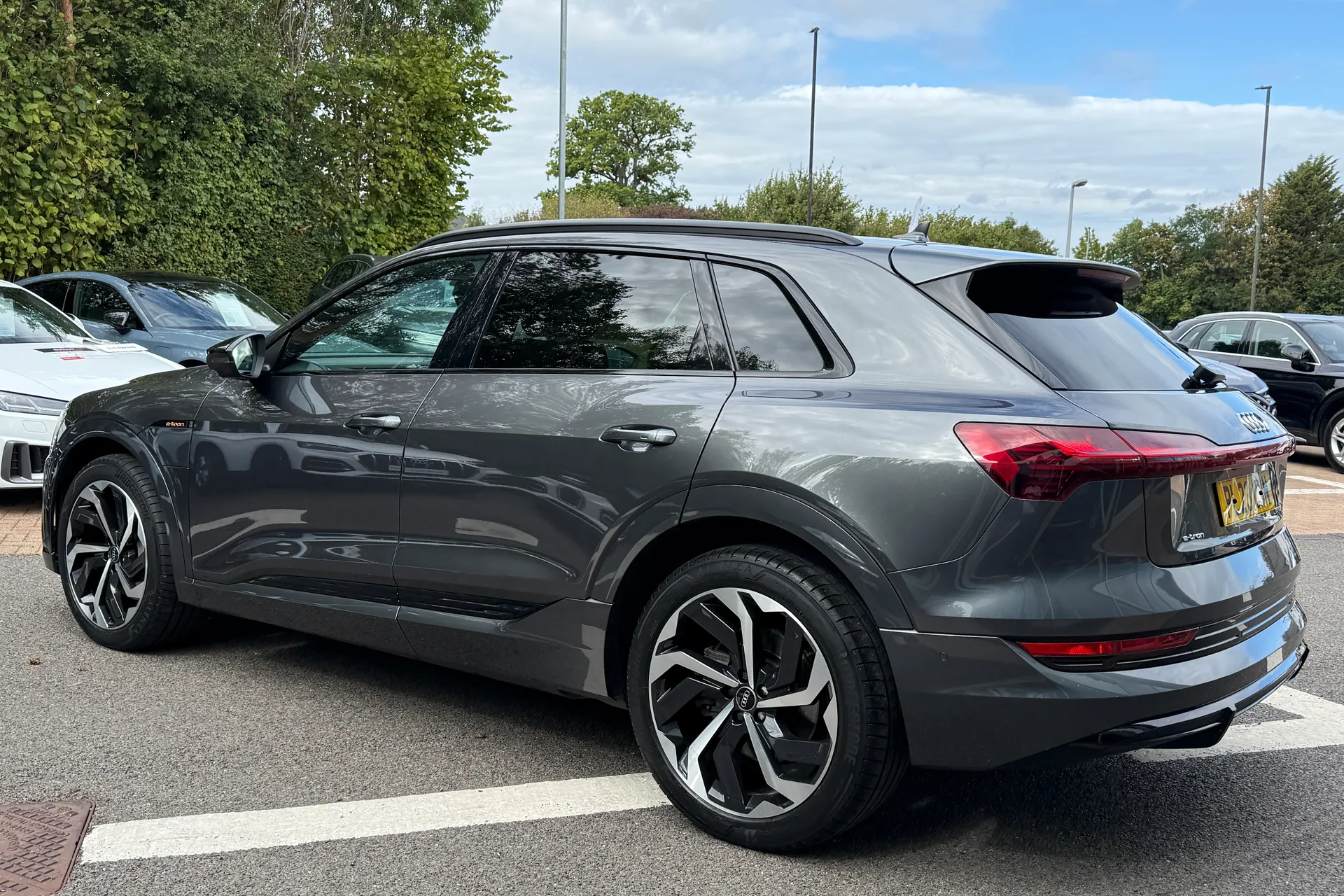 Audi e-tron thumbnail image number 43