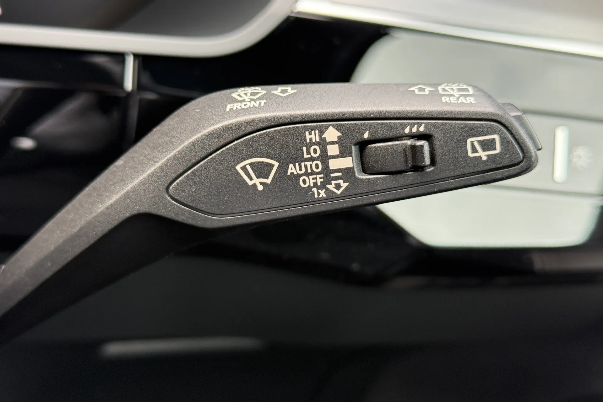 Audi e-tron thumbnail image number 12