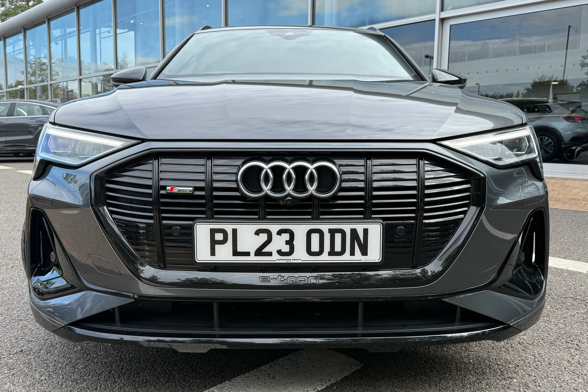 Audi e-tron thumbnail image number 52