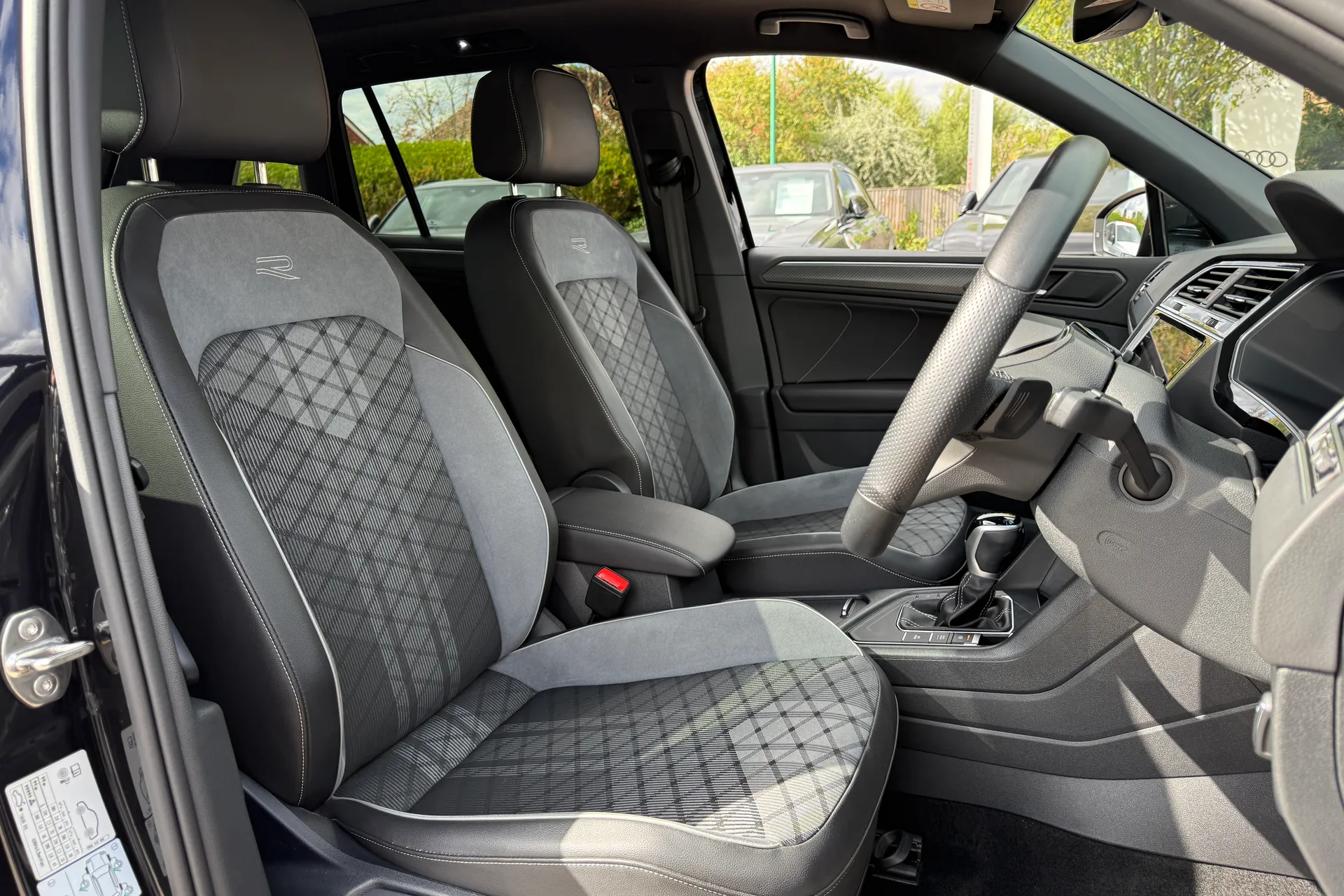 VOLKSWAGEN TIGUAN thumbnail image number 23