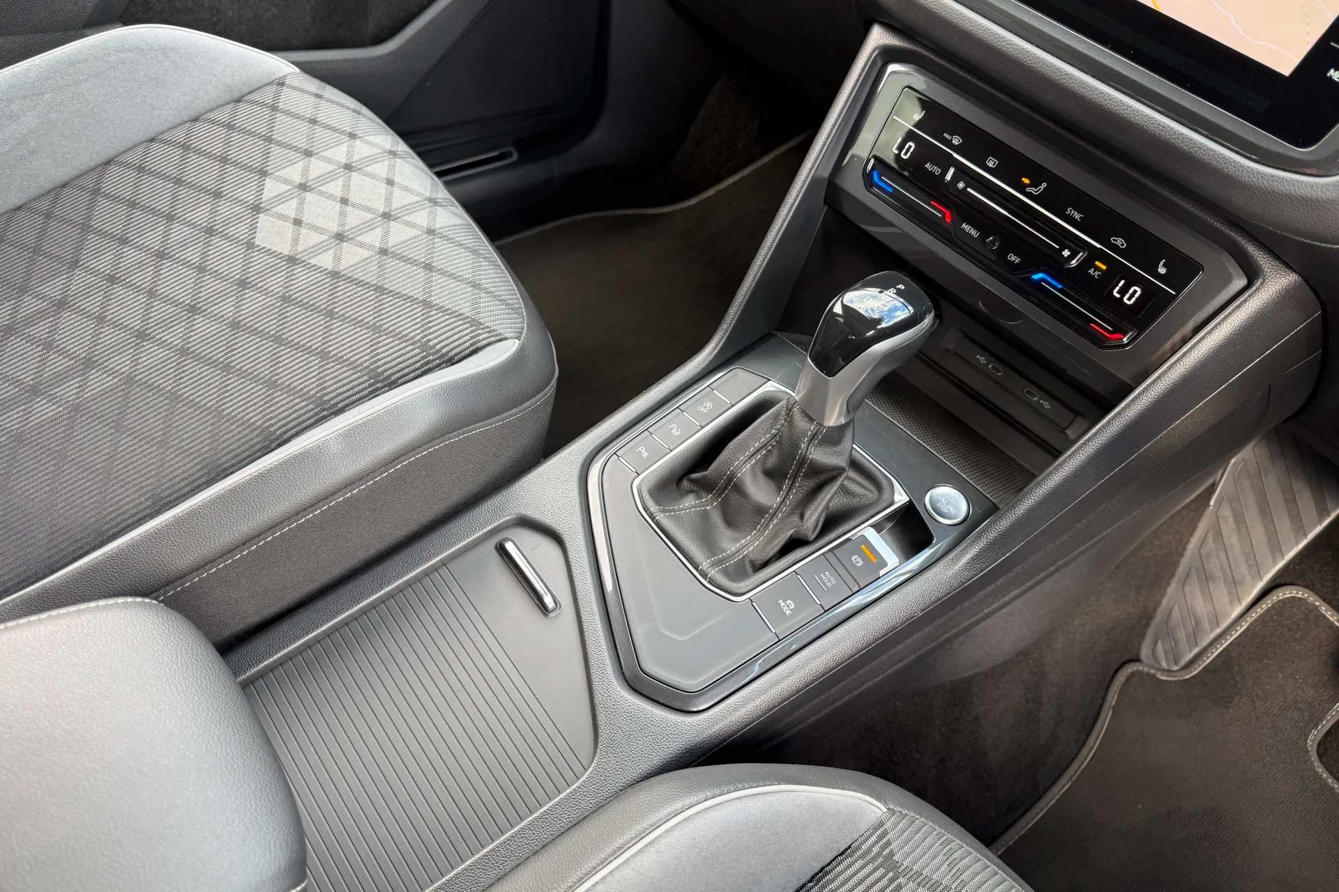 VOLKSWAGEN TIGUAN thumbnail image number 36