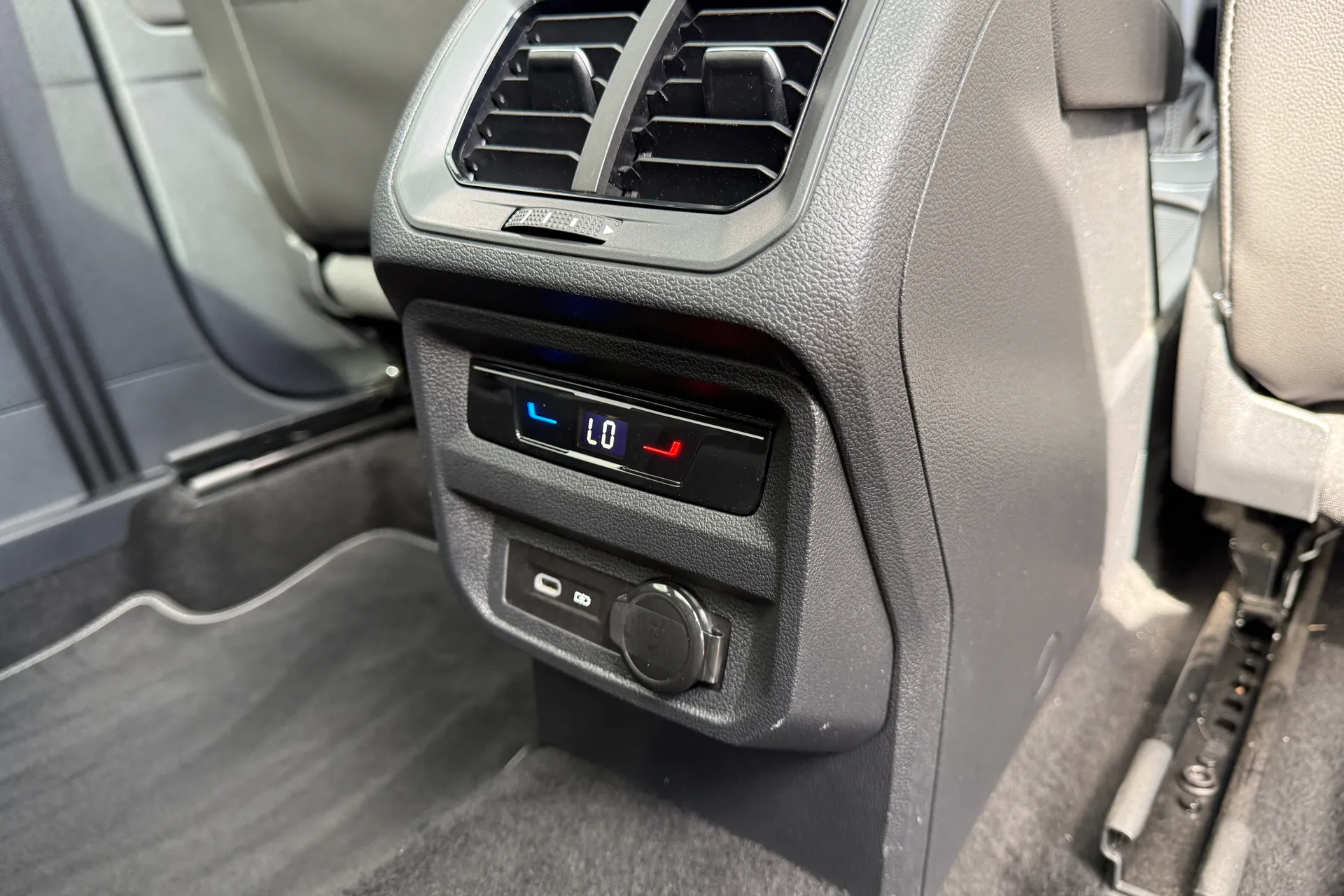VOLKSWAGEN TIGUAN thumbnail image number 47