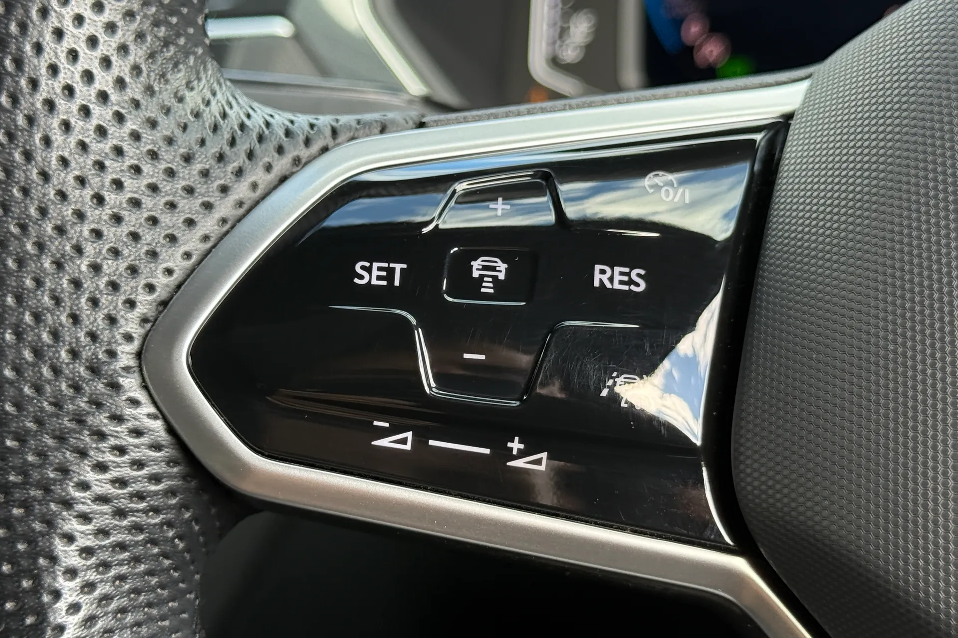 VOLKSWAGEN TIGUAN thumbnail image number 17
