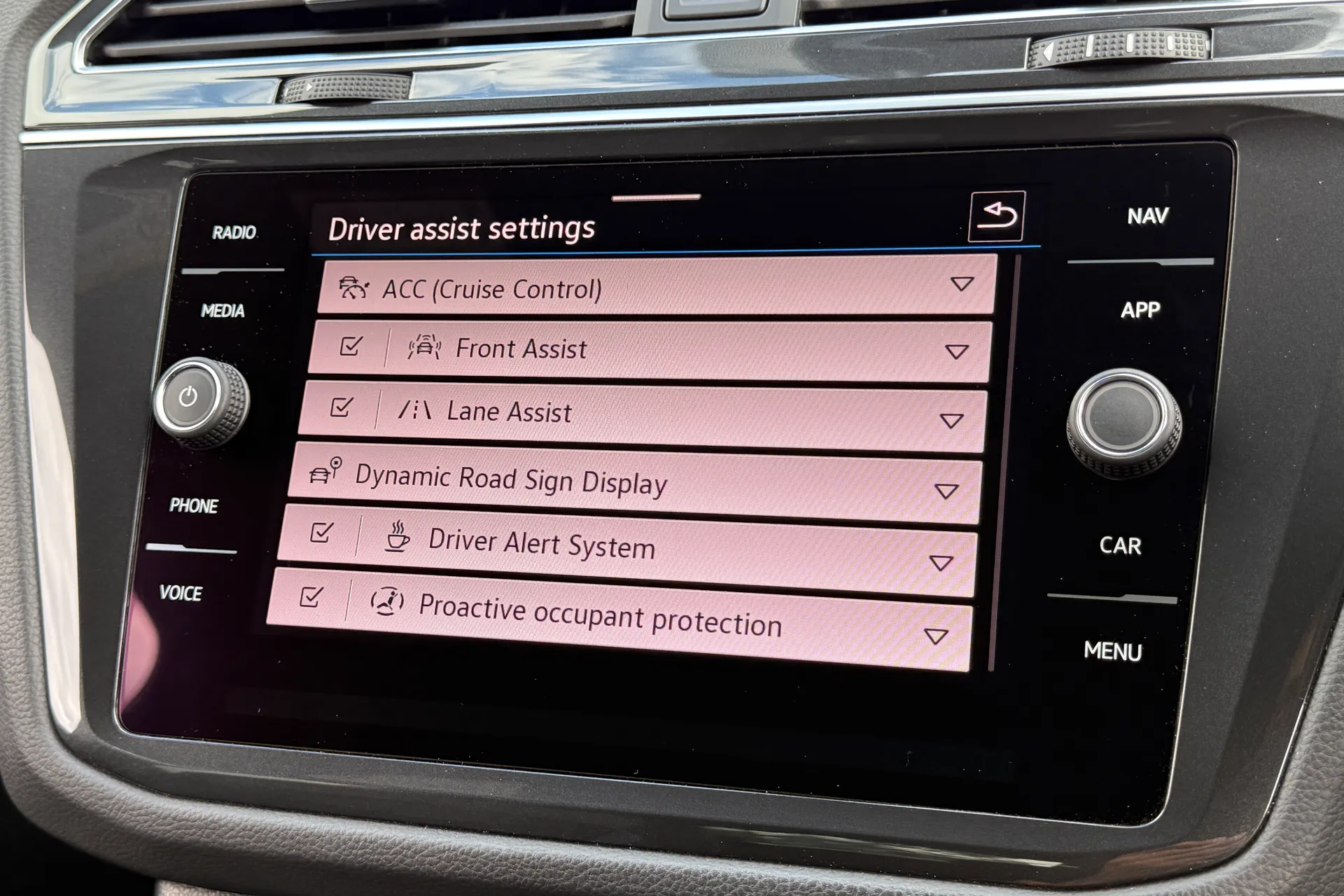VOLKSWAGEN TIGUAN thumbnail image number 9