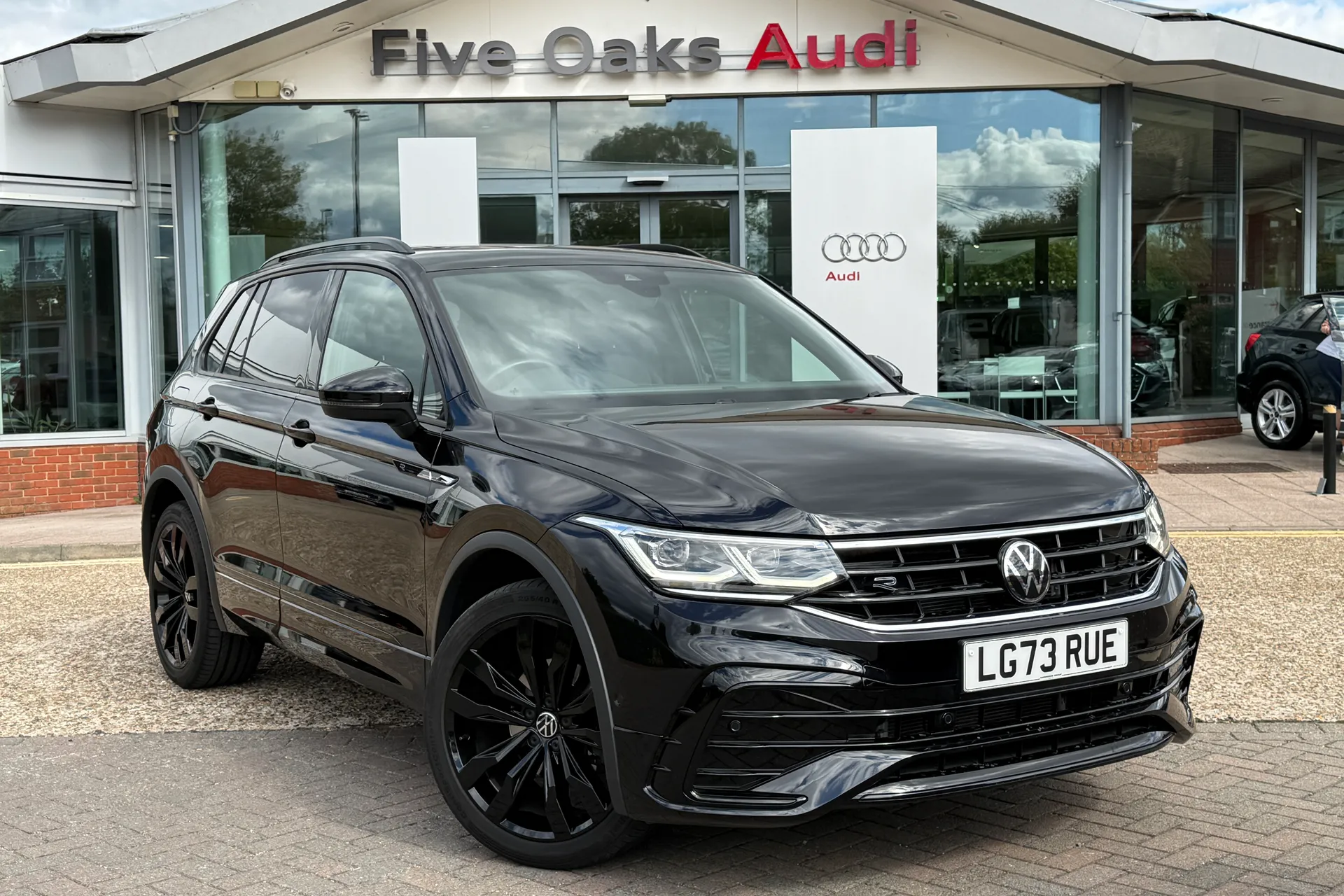 VOLKSWAGEN TIGUAN focused image