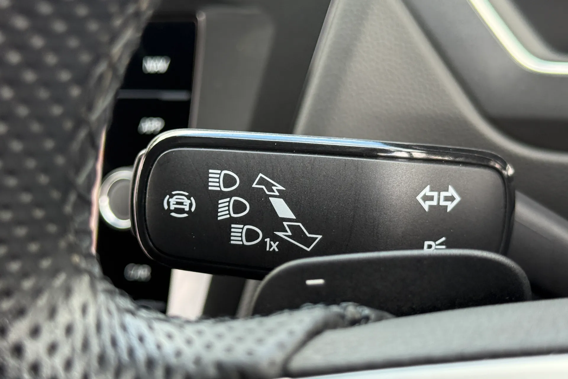 VOLKSWAGEN TIGUAN thumbnail image number 12