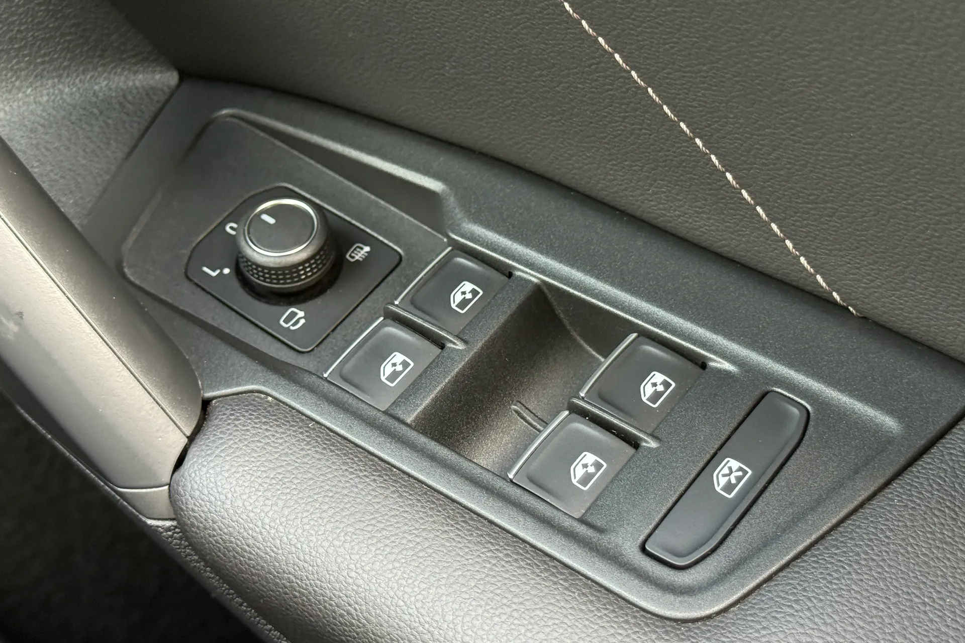 VOLKSWAGEN TIGUAN thumbnail image number 15