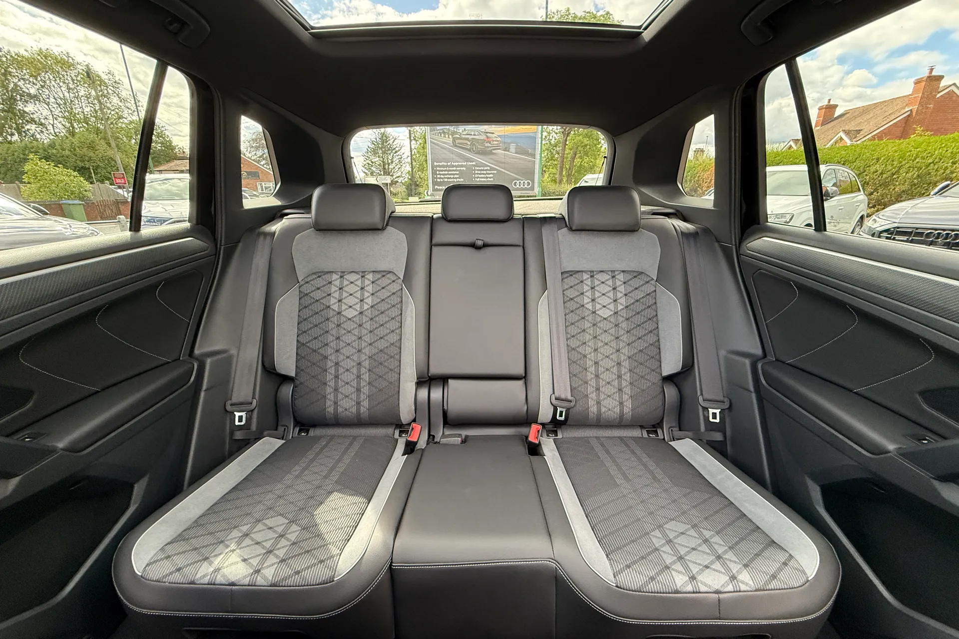 VOLKSWAGEN TIGUAN thumbnail image number 8
