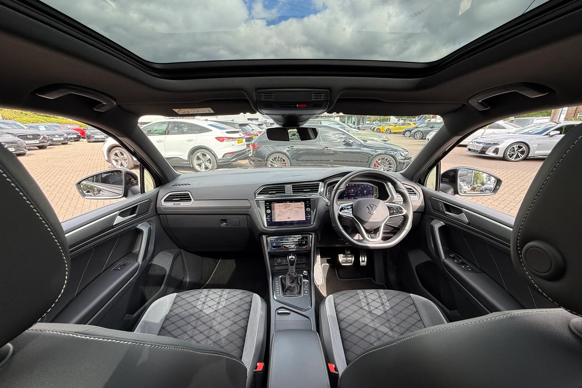VOLKSWAGEN TIGUAN thumbnail image number 3