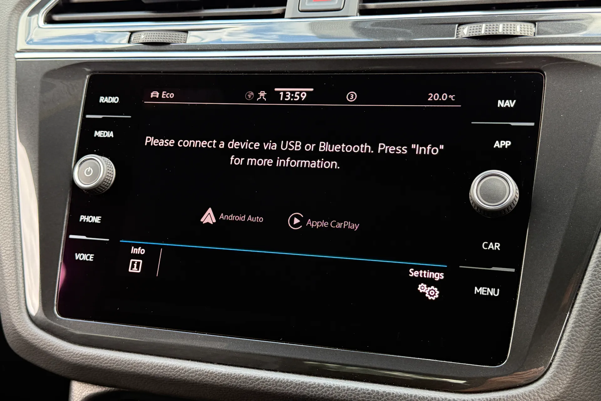 VOLKSWAGEN TIGUAN thumbnail image number 10