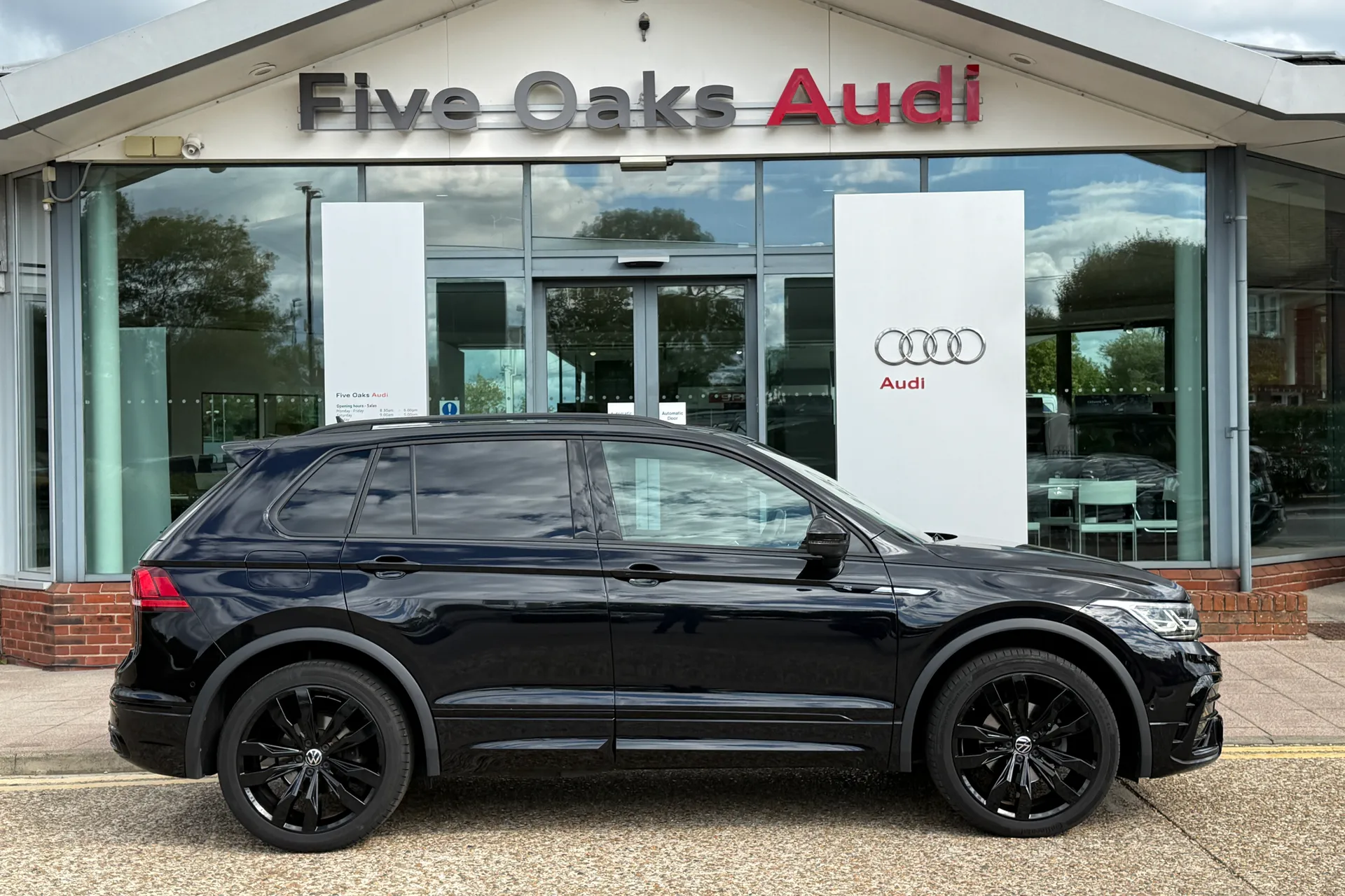 VOLKSWAGEN TIGUAN thumbnail image number 2
