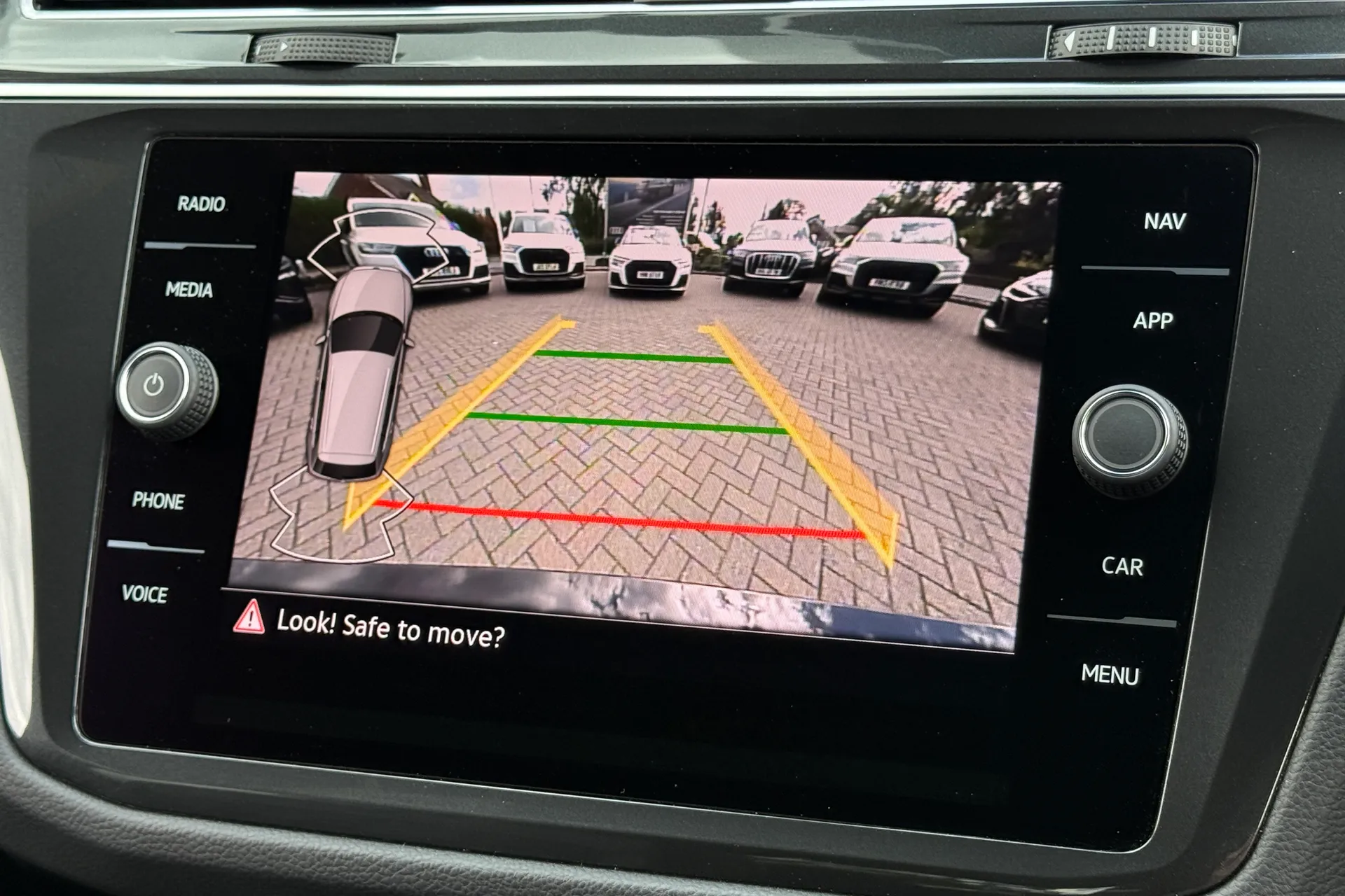 VOLKSWAGEN TIGUAN thumbnail image number 4