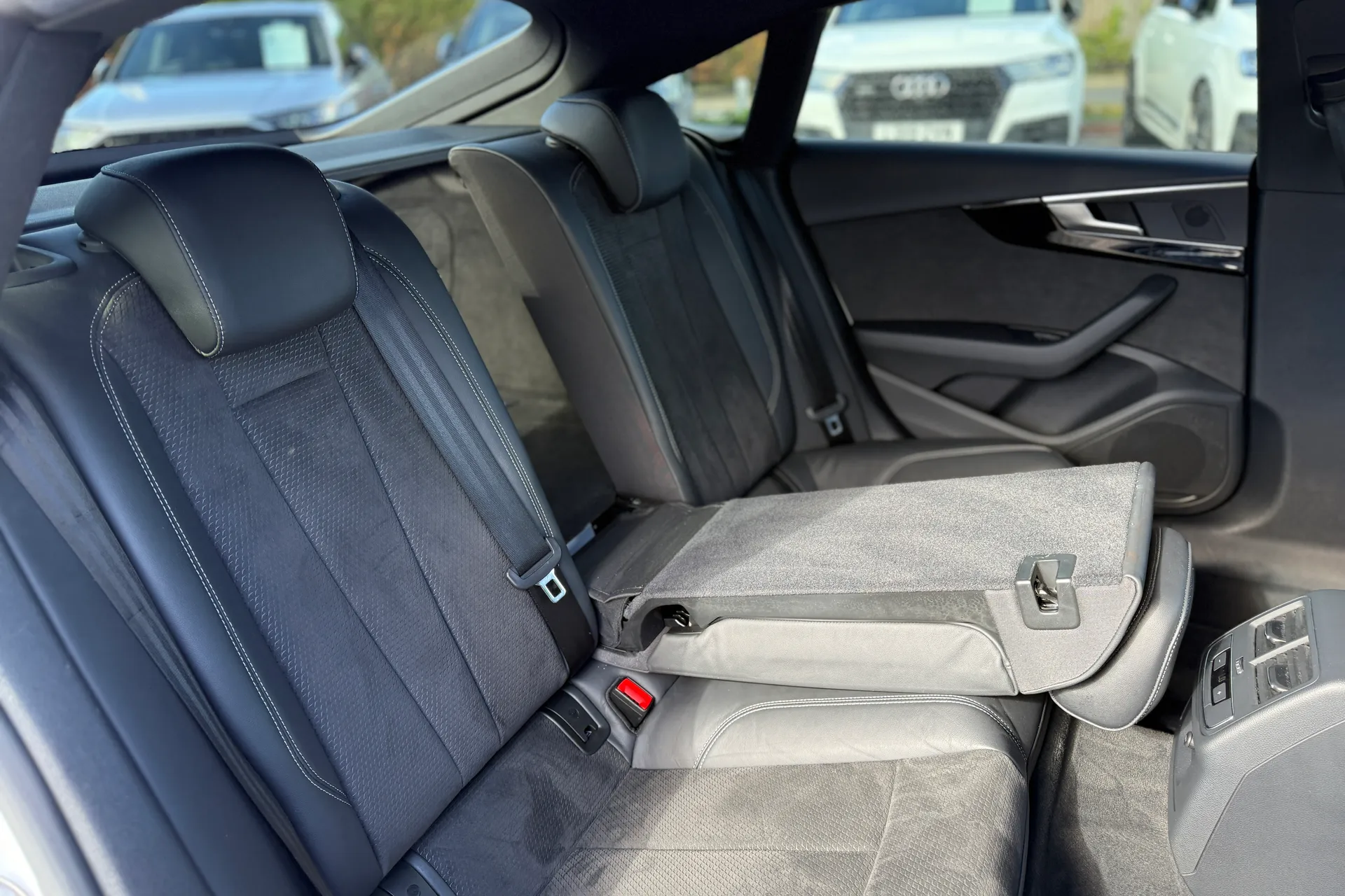Audi A5 thumbnail image number 43