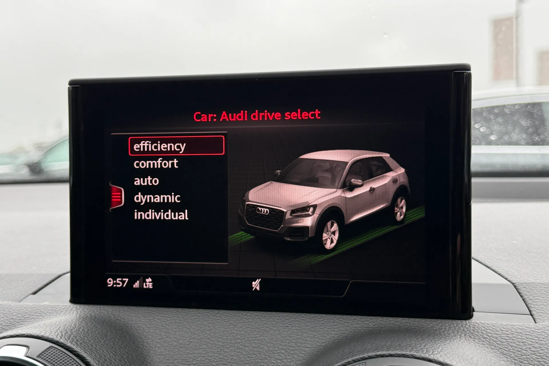 Audi Q2 thumbnail image number 10