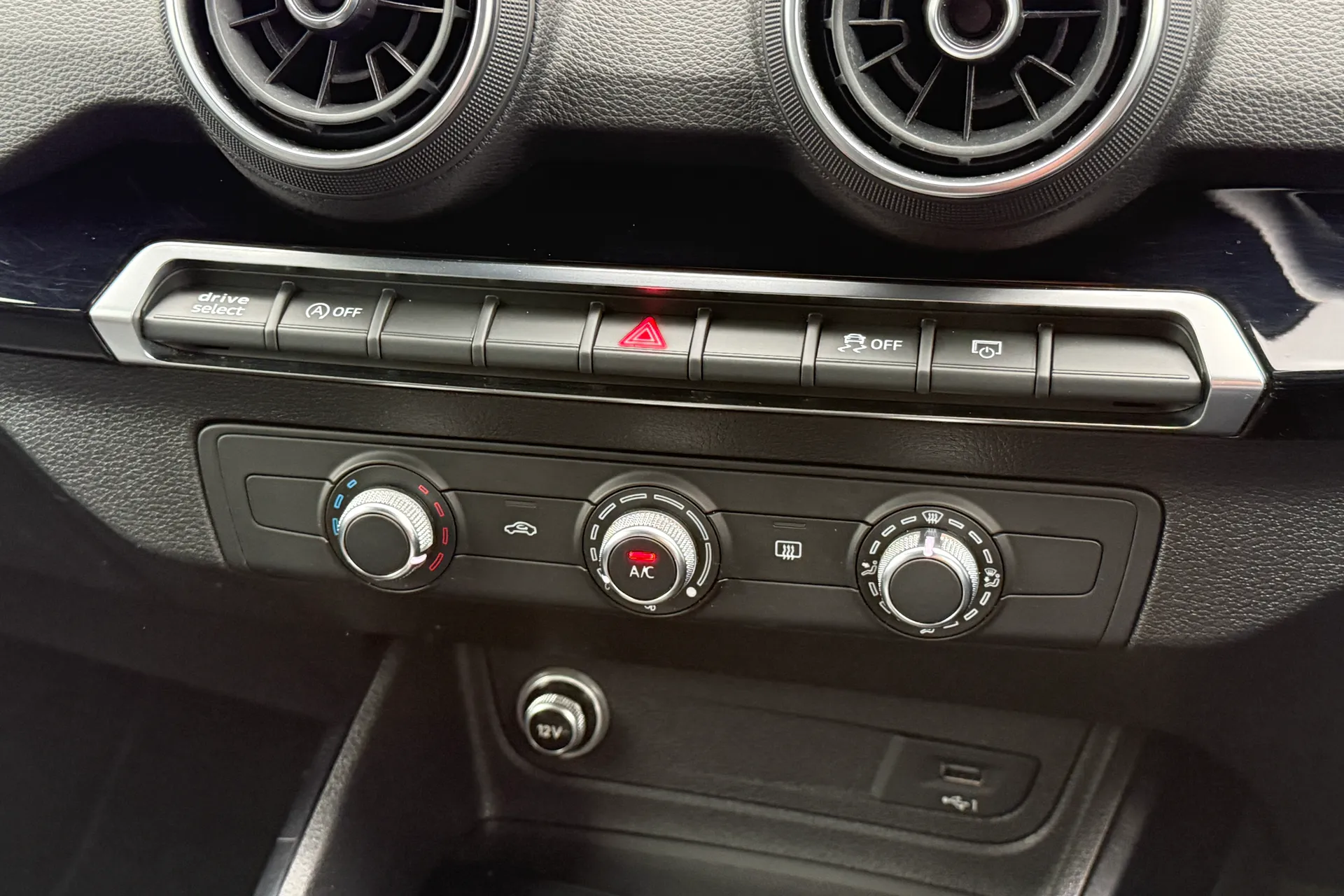 Audi Q2 thumbnail image number 15