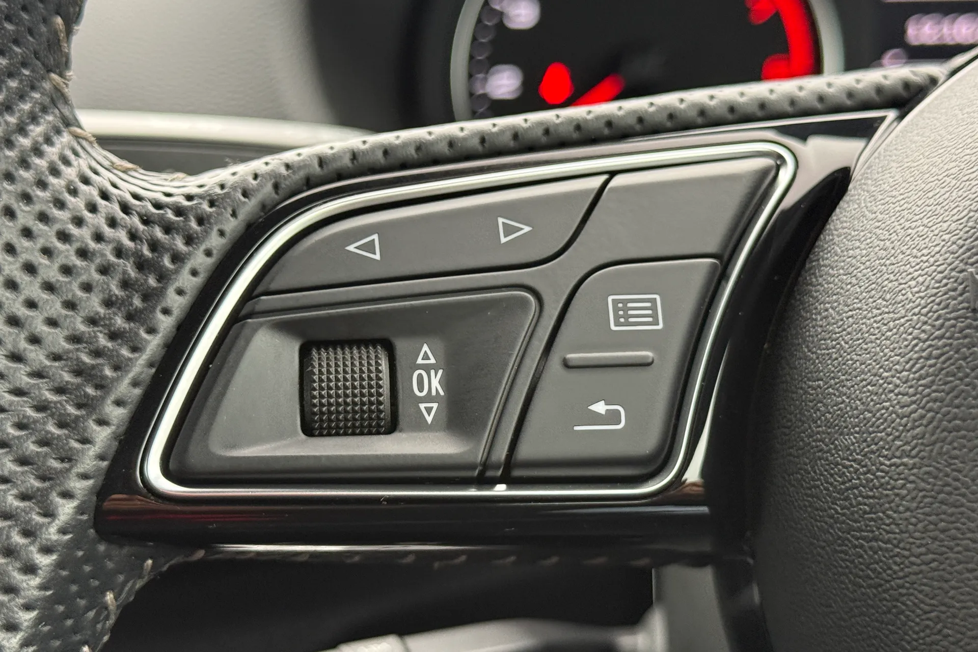 Audi Q2 thumbnail image number 19