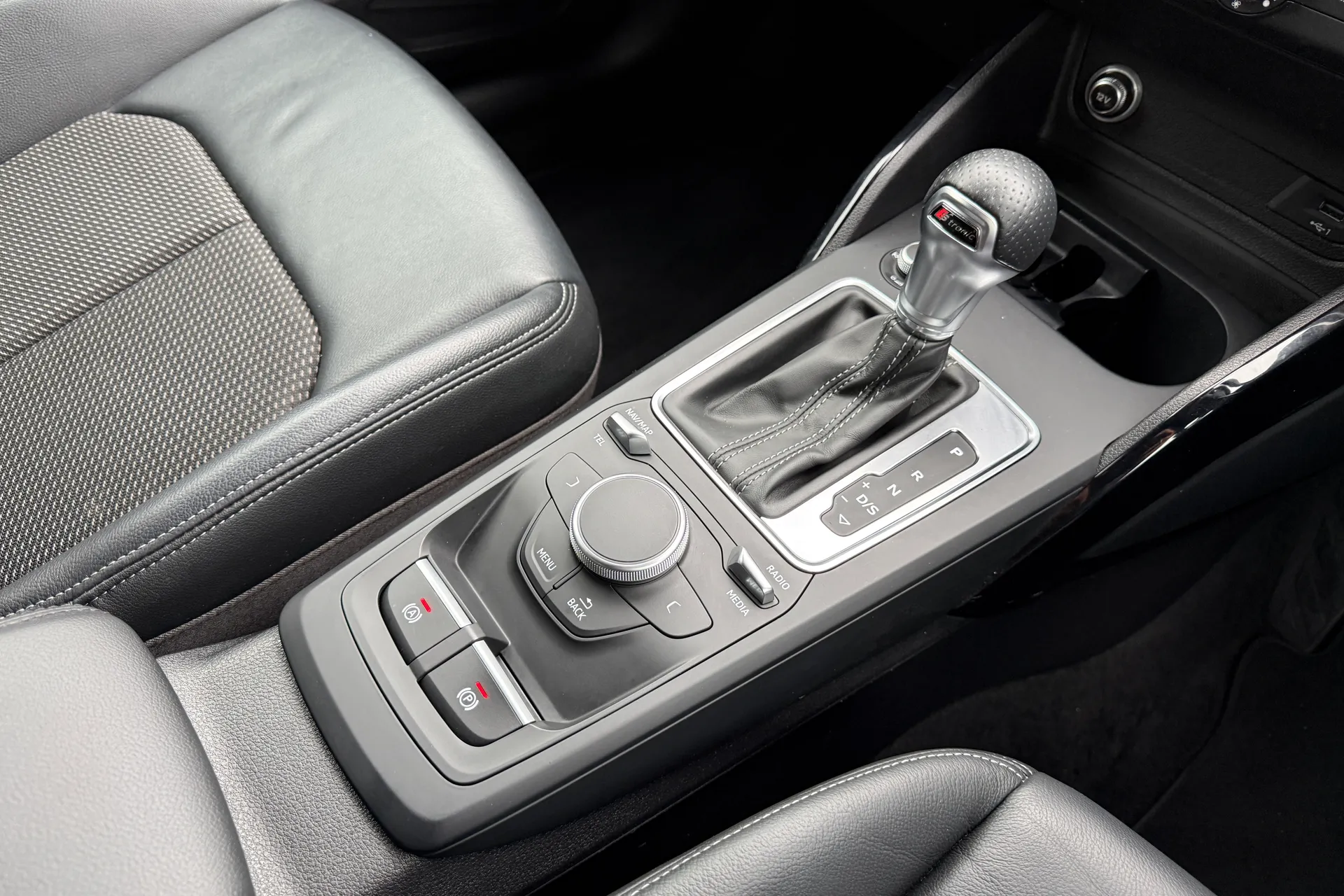 Audi Q2 thumbnail image number 36
