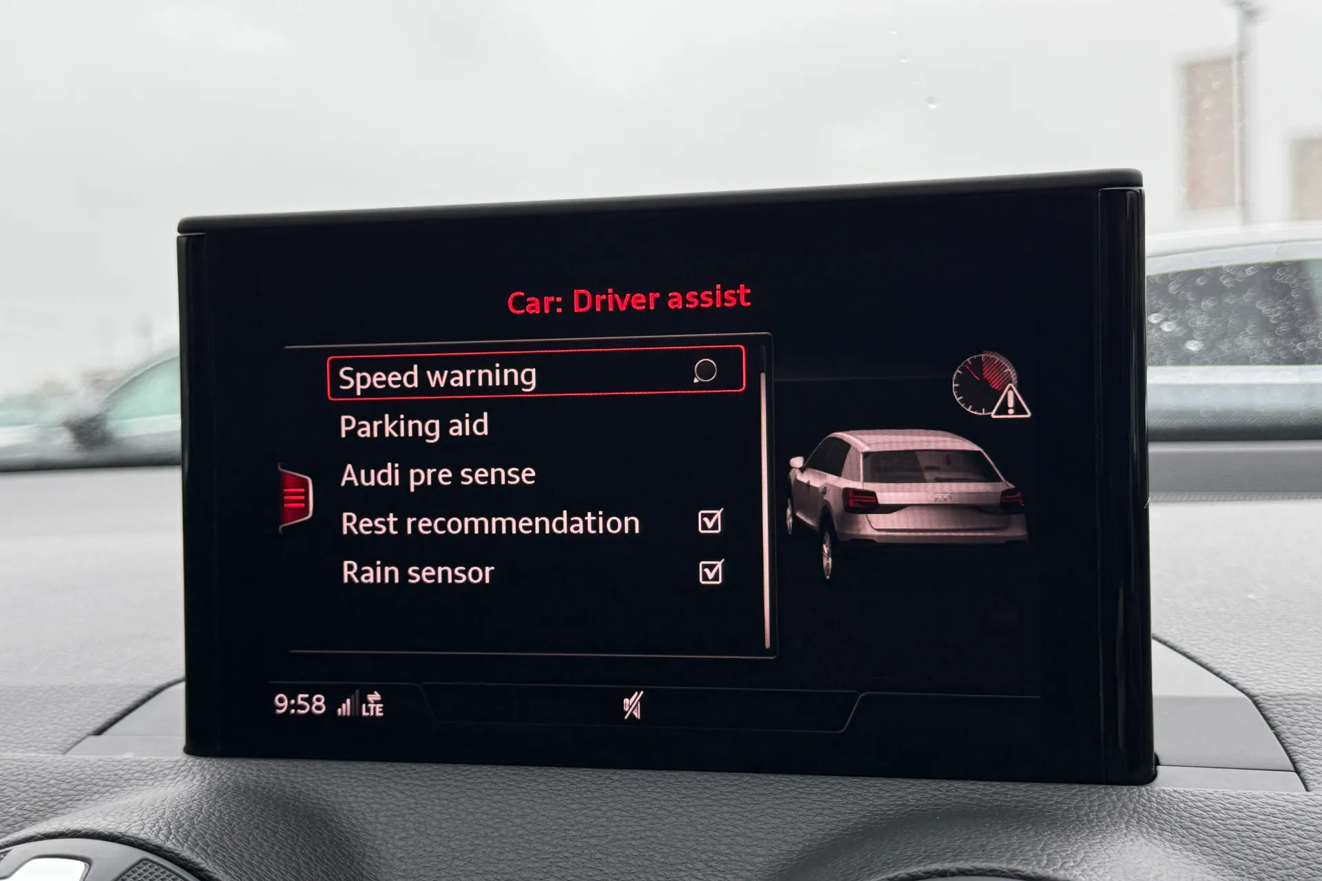 Audi Q2 thumbnail image number 11