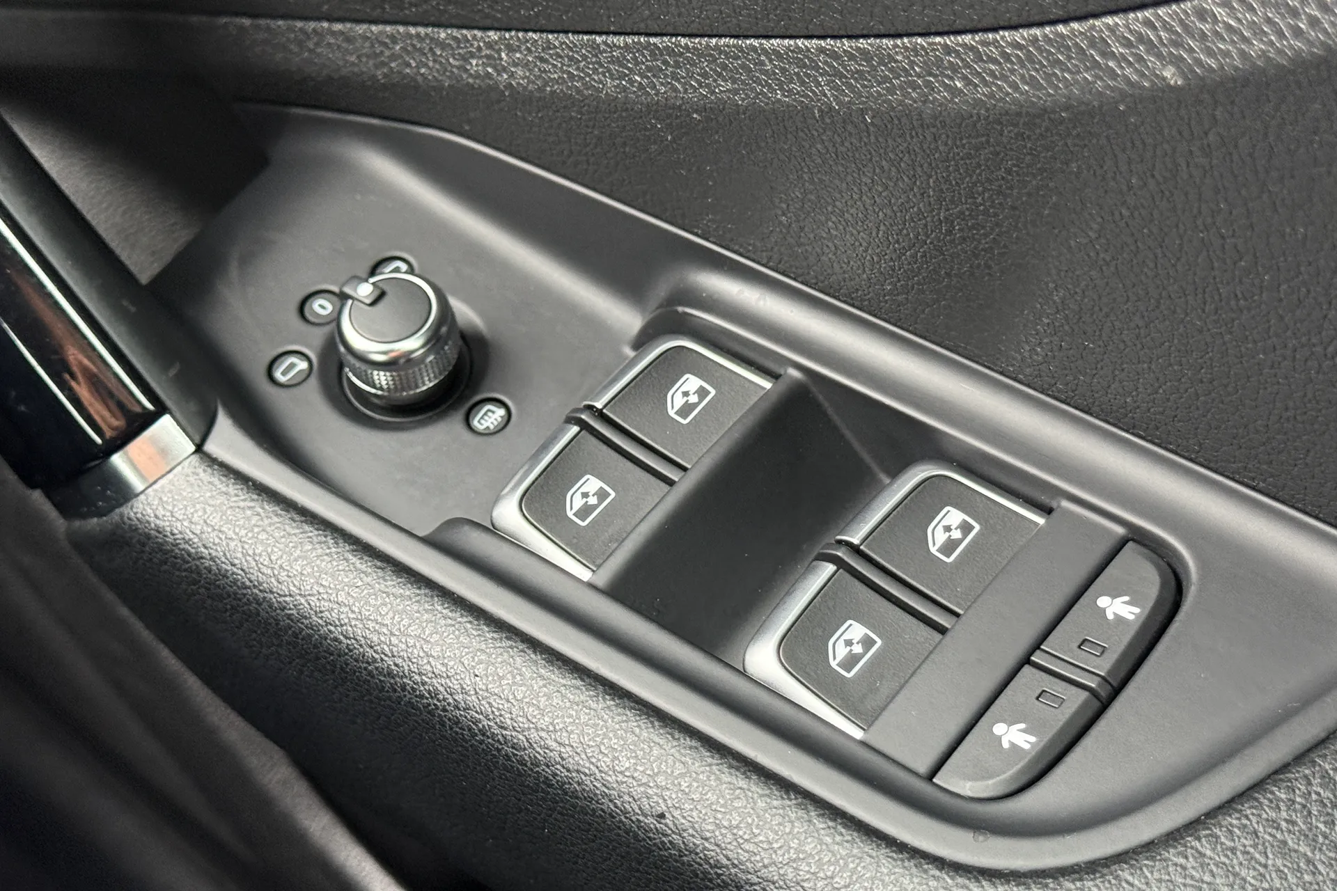 Audi Q2 thumbnail image number 17