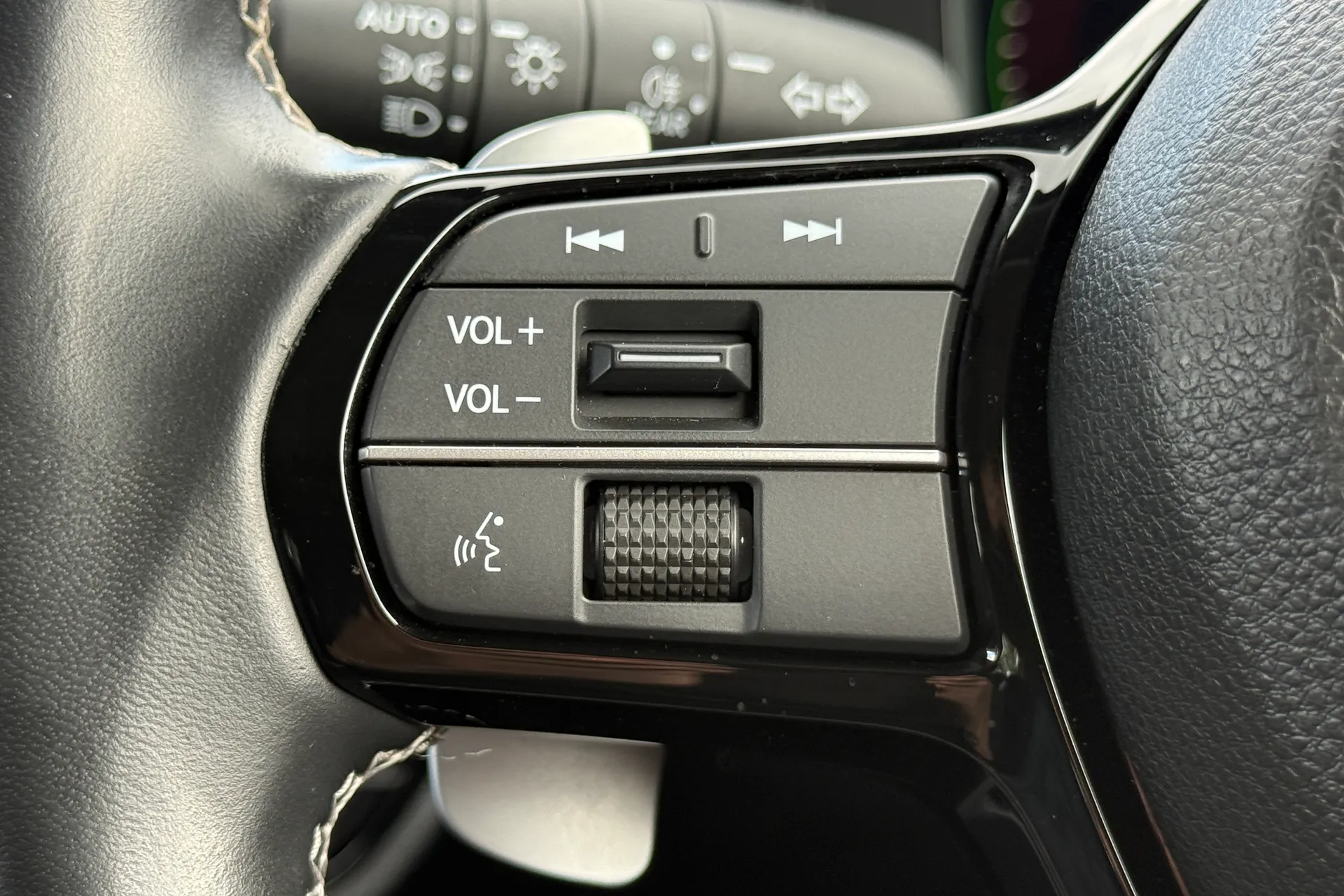 HONDA ZR-V thumbnail image number 24
