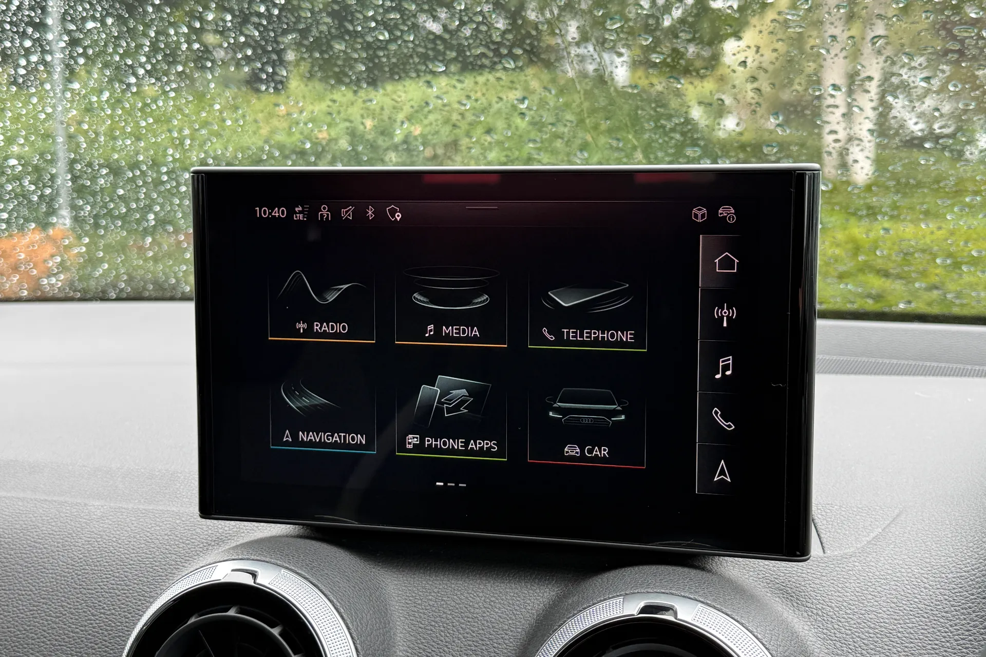 Audi Q2 thumbnail image number 22