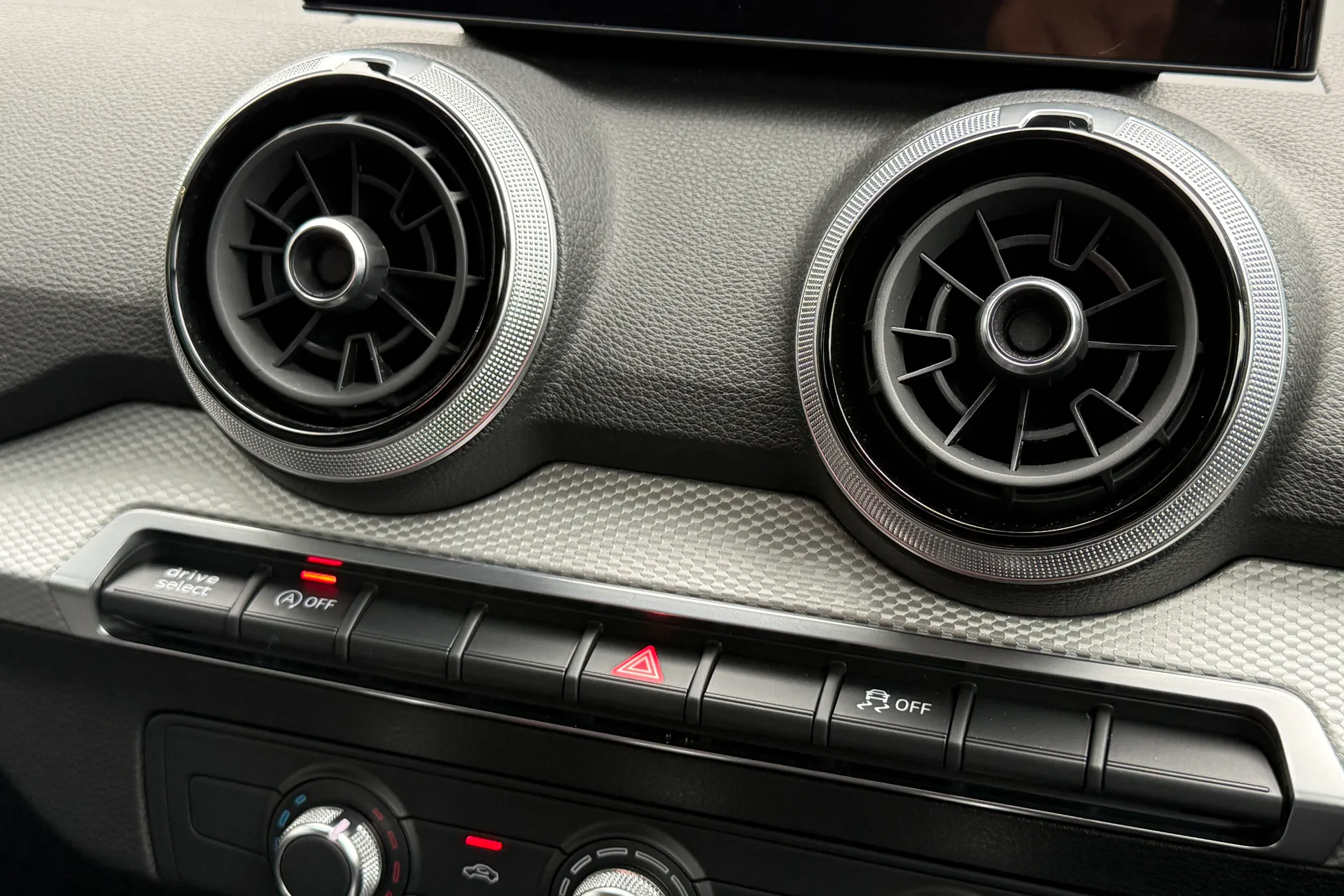 Audi Q2 thumbnail image number 34