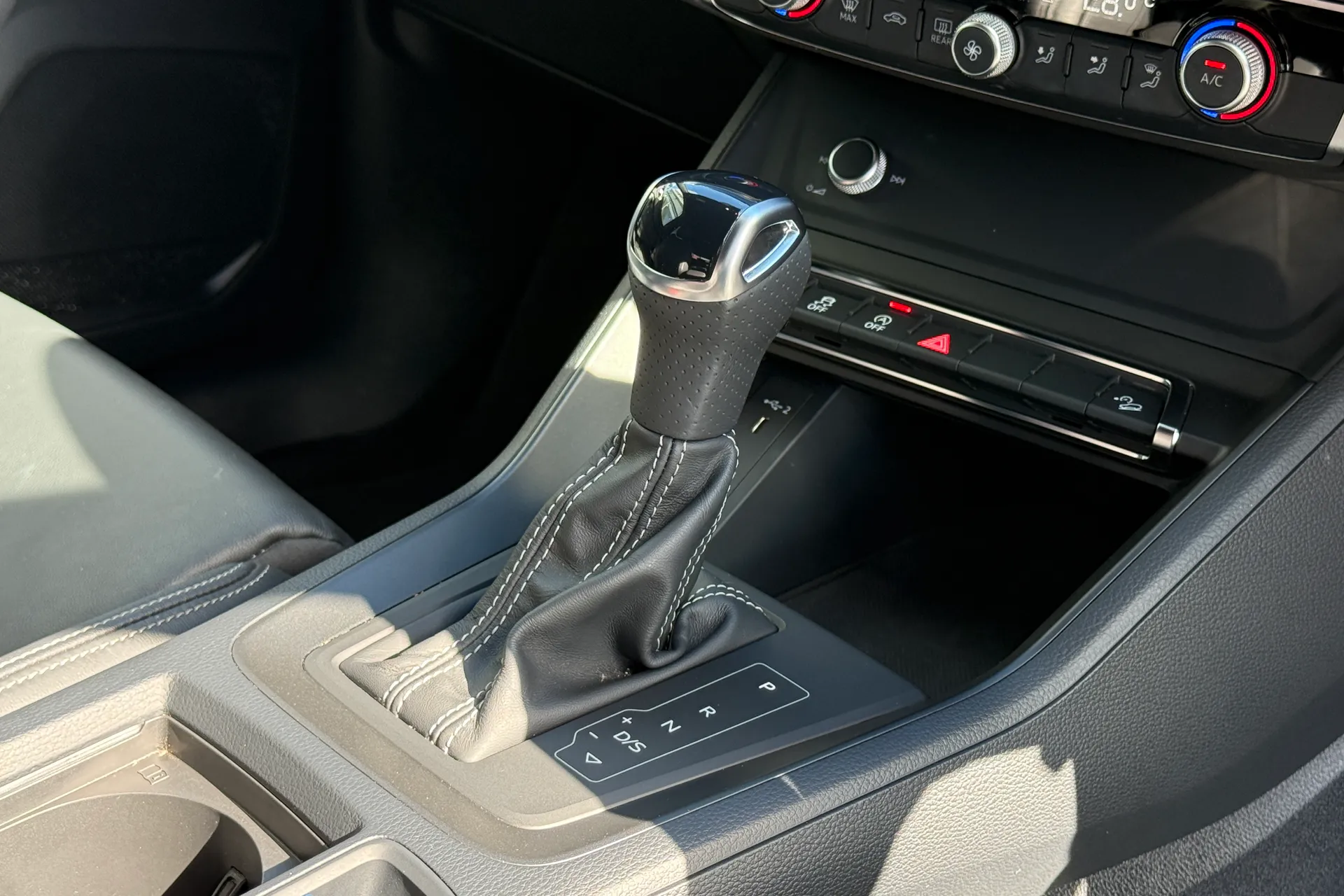 Audi Q3 thumbnail image number 23
