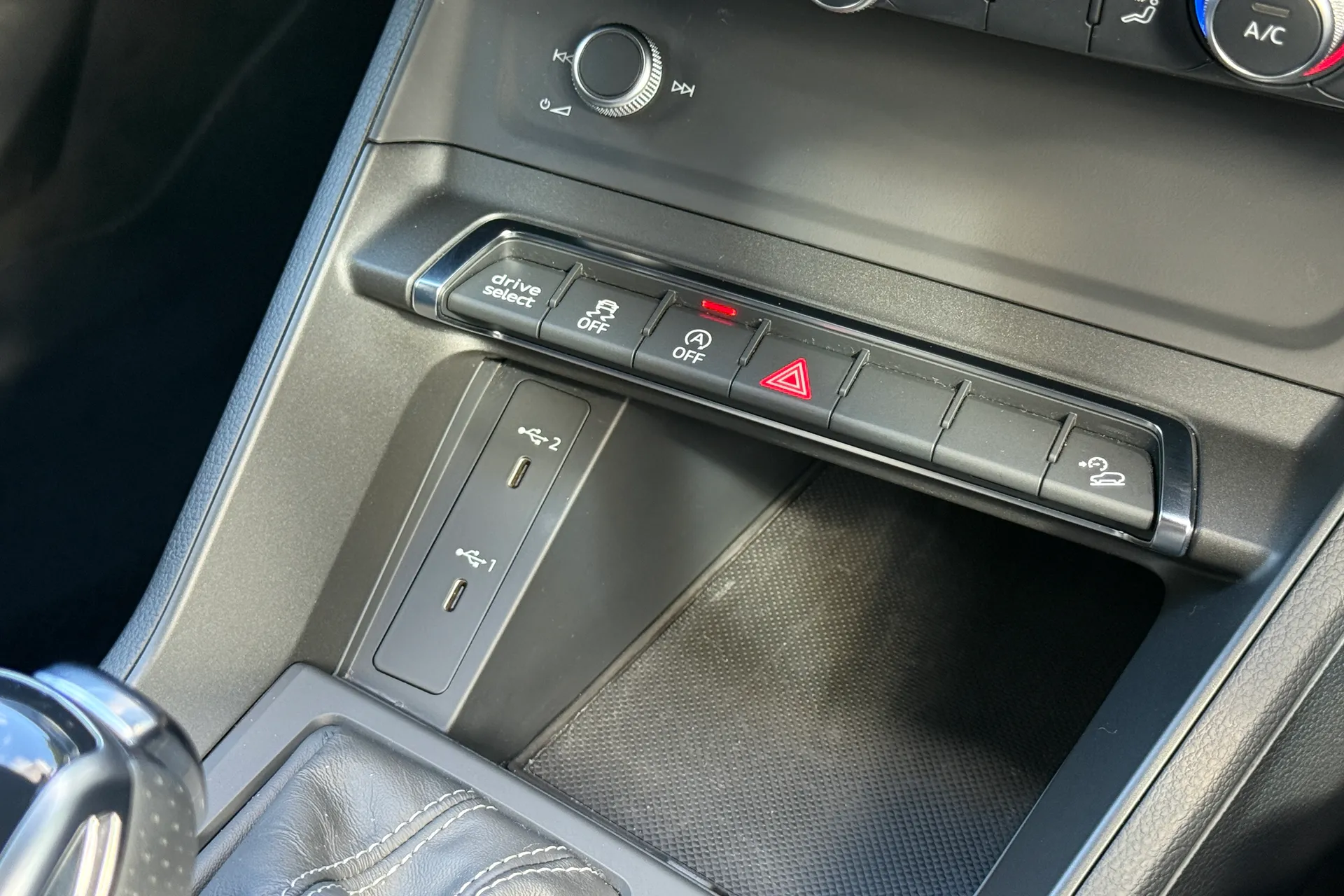 Audi Q3 thumbnail image number 19