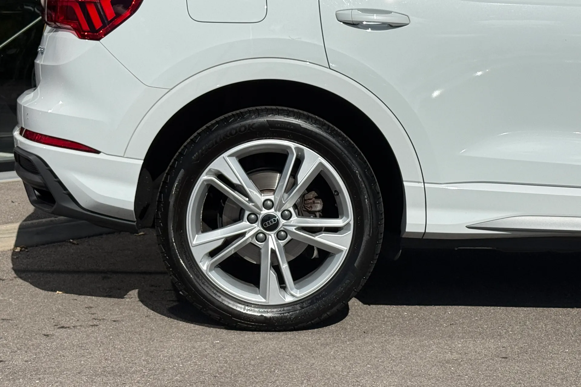 Audi Q3 thumbnail image number 13