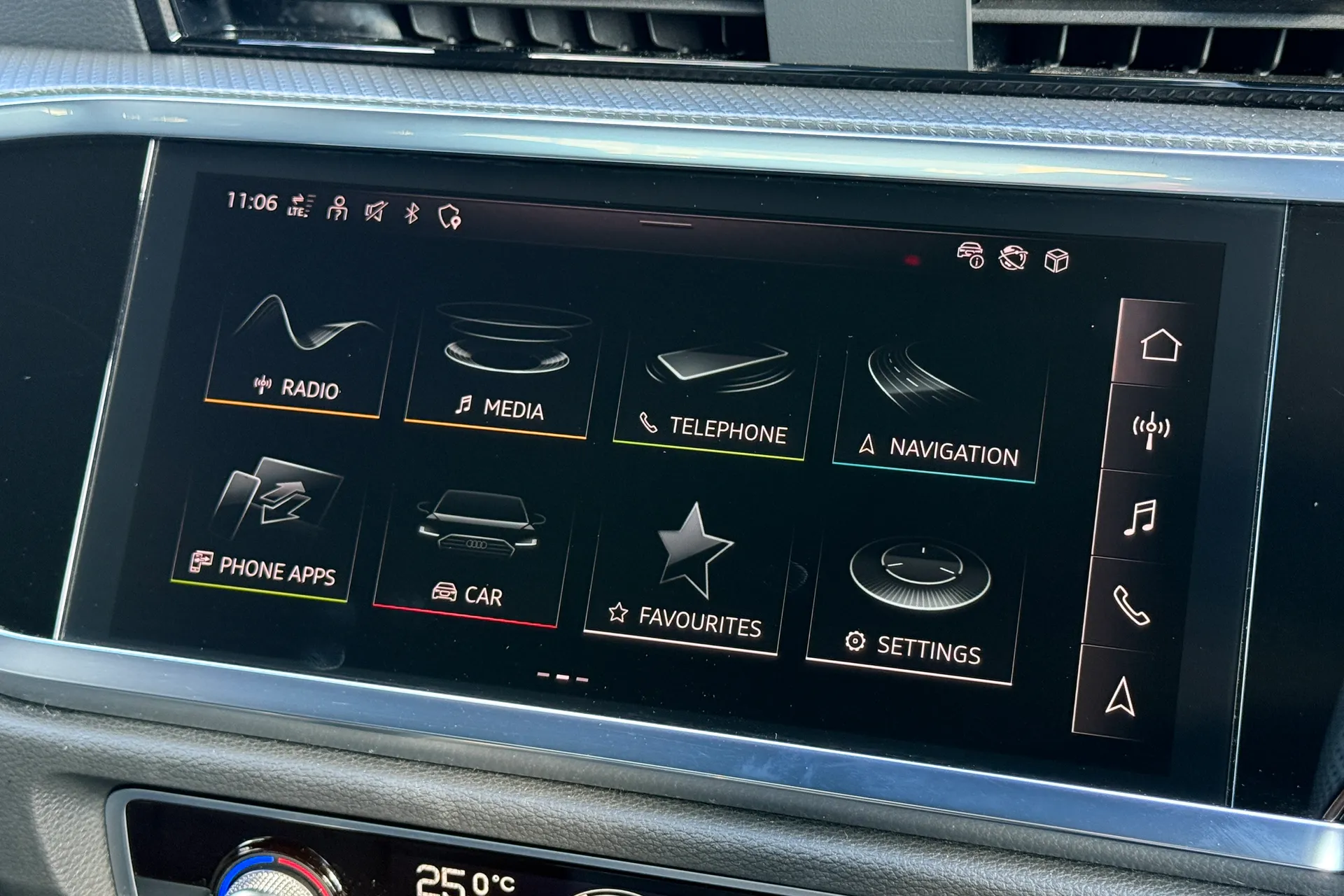 Audi Q3 thumbnail image number 21