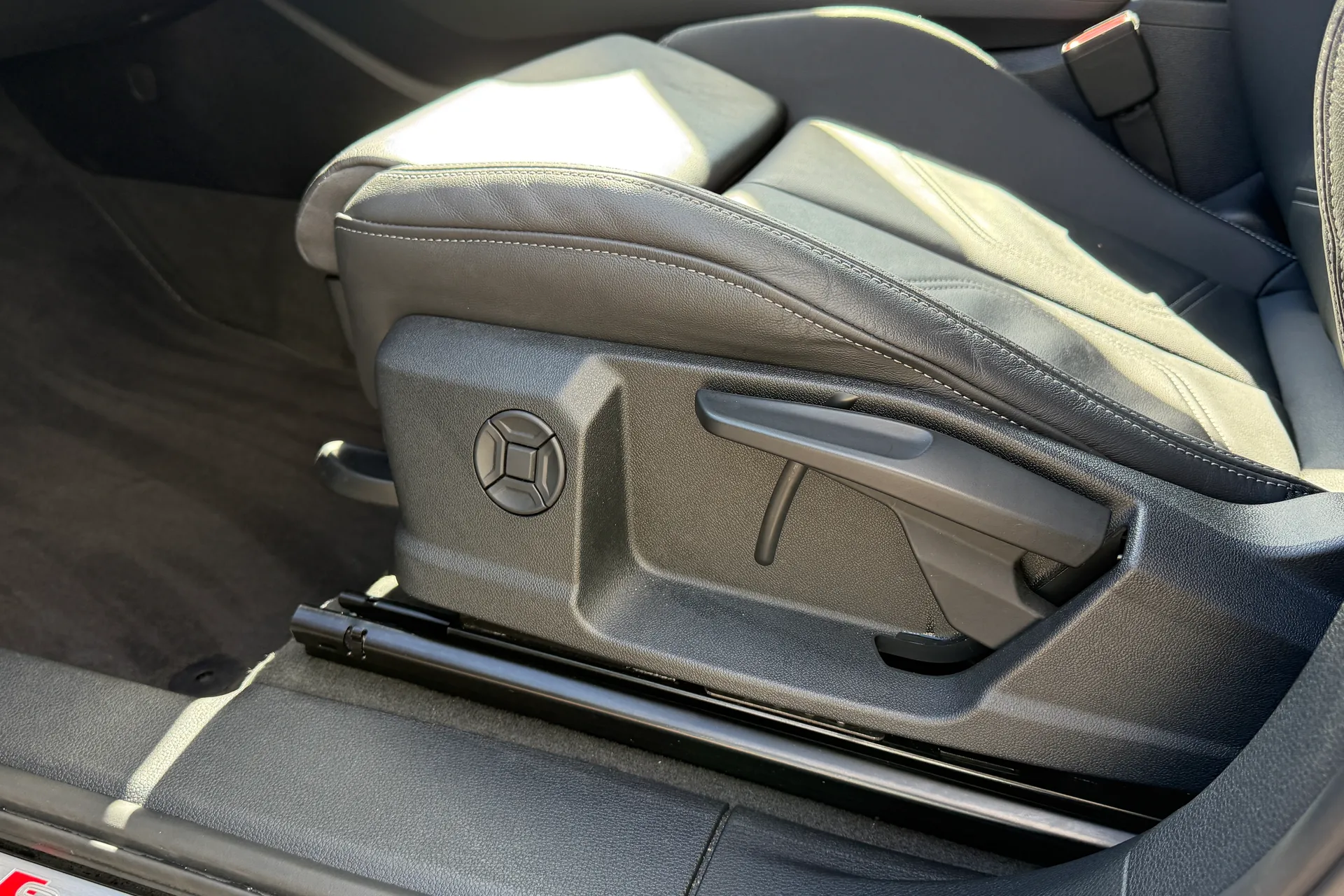 Audi Q3 thumbnail image number 40