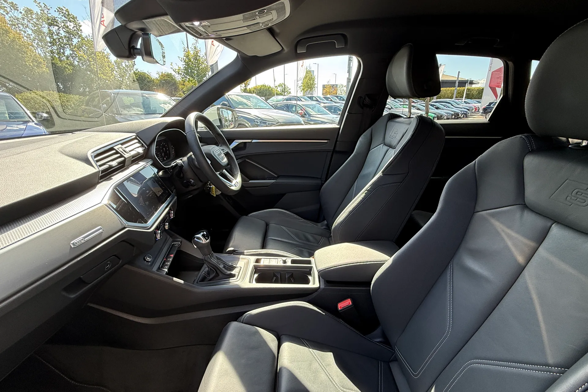 Audi Q3 thumbnail image number 32