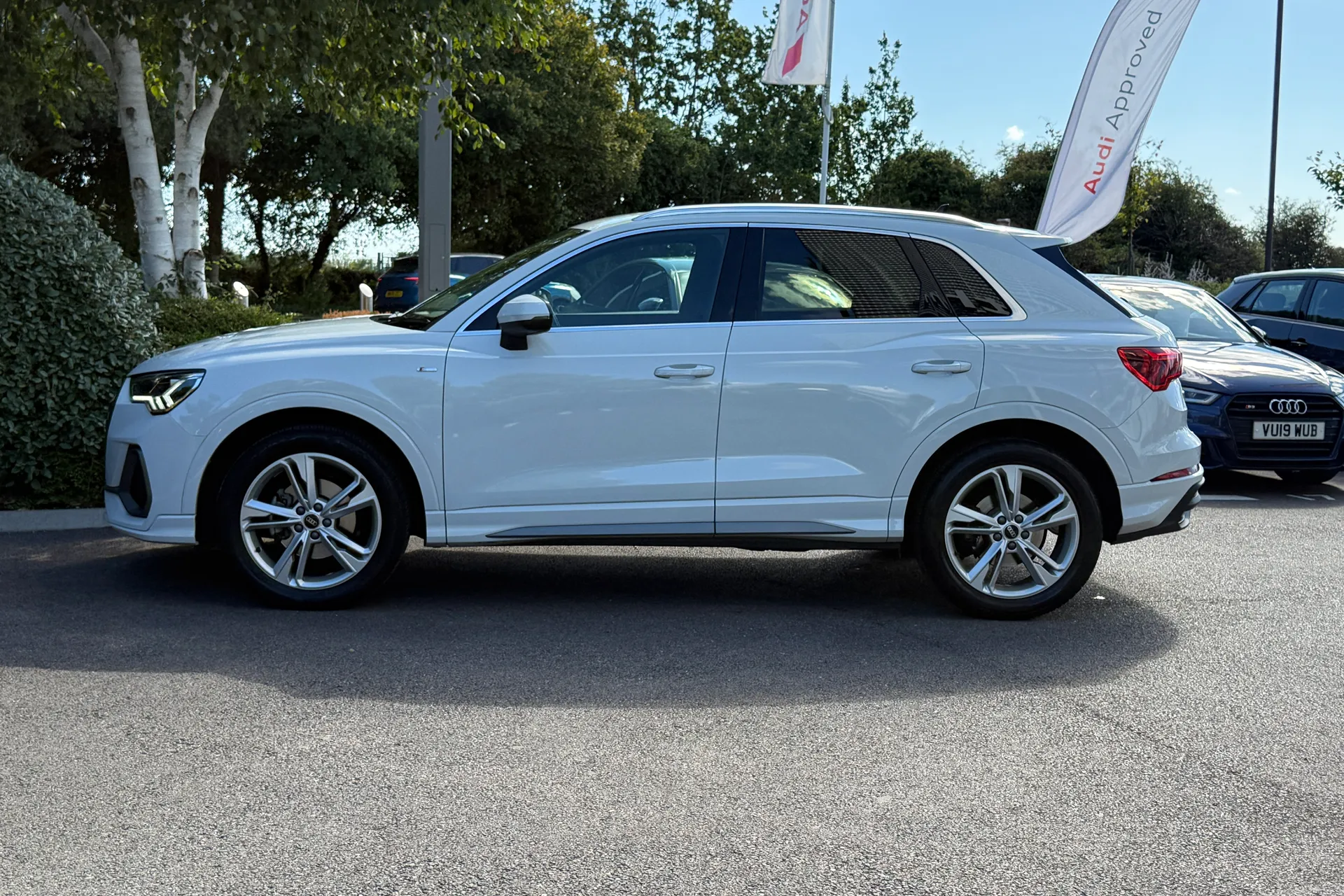 Audi Q3 thumbnail image number 22