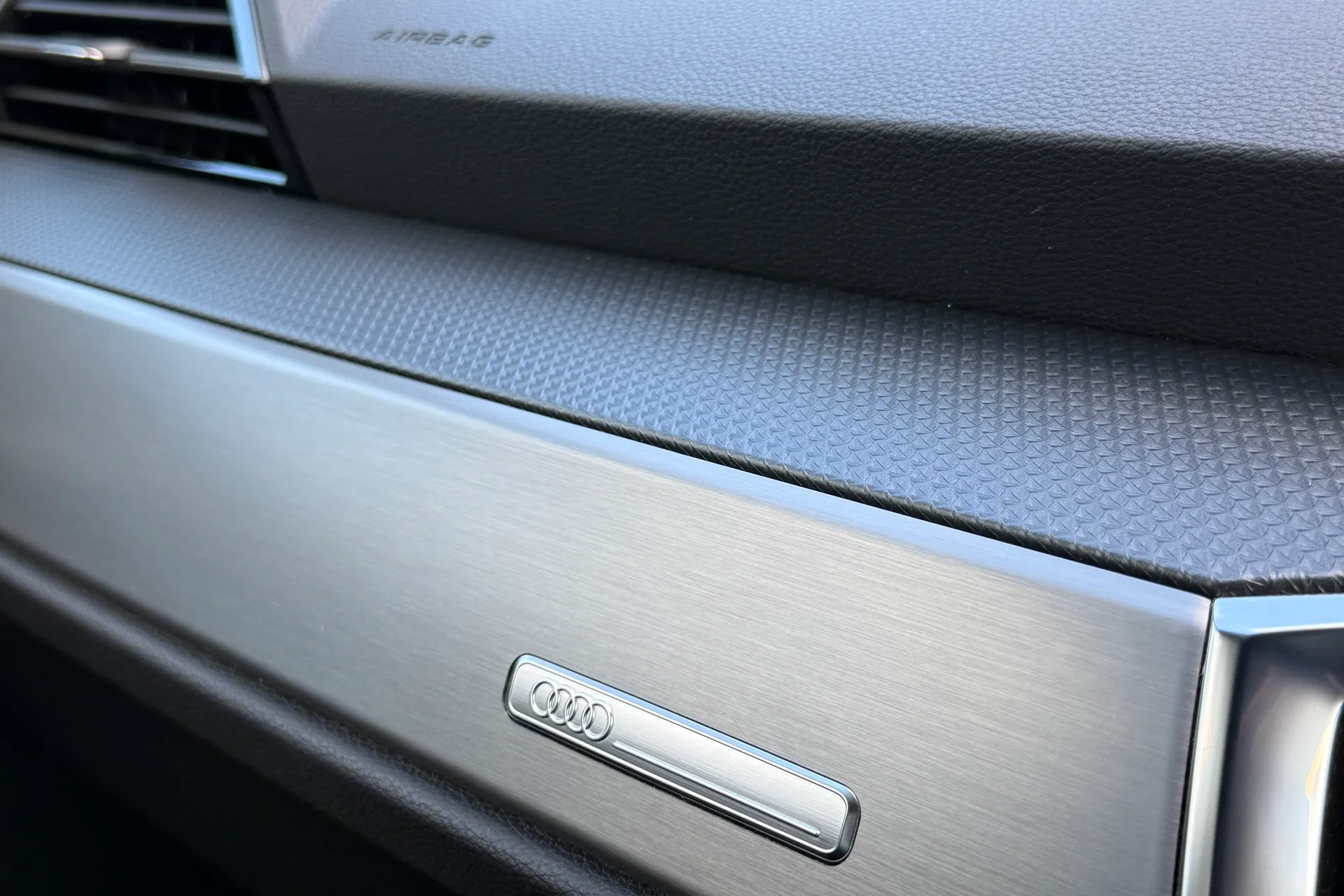 Audi Q3 thumbnail image number 33