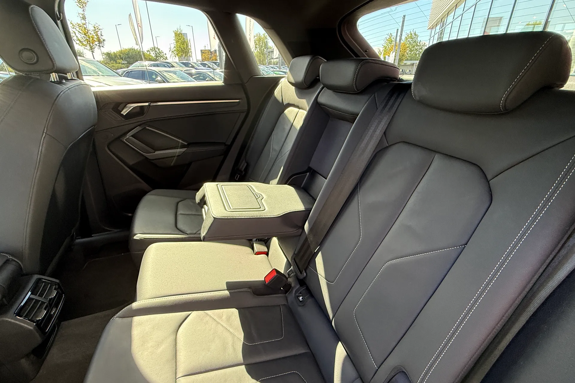 Audi Q3 thumbnail image number 38